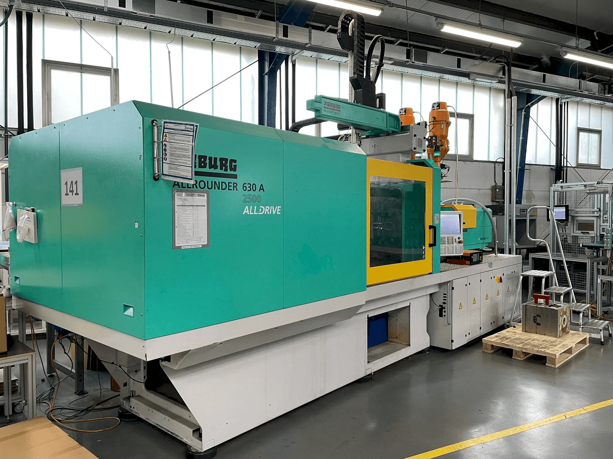 Widok z przodu maszyny Arburg Allrounder 630 A 2500-800