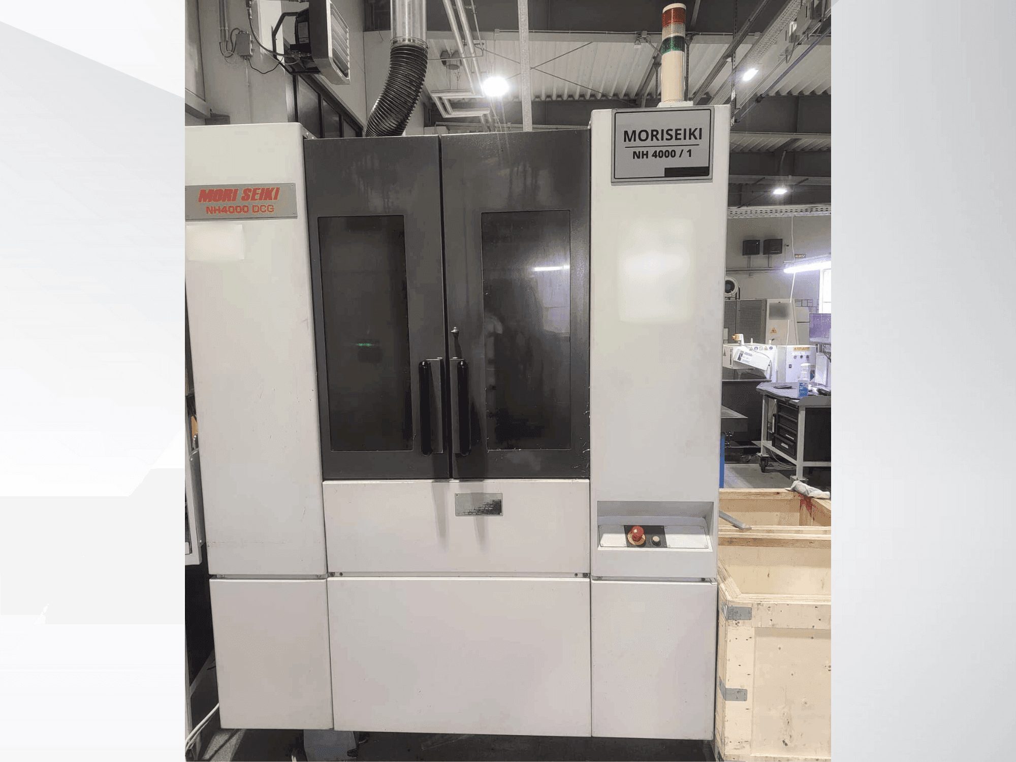 Widok z przodu maszyny MORI SEIKI NH 4000 DCG