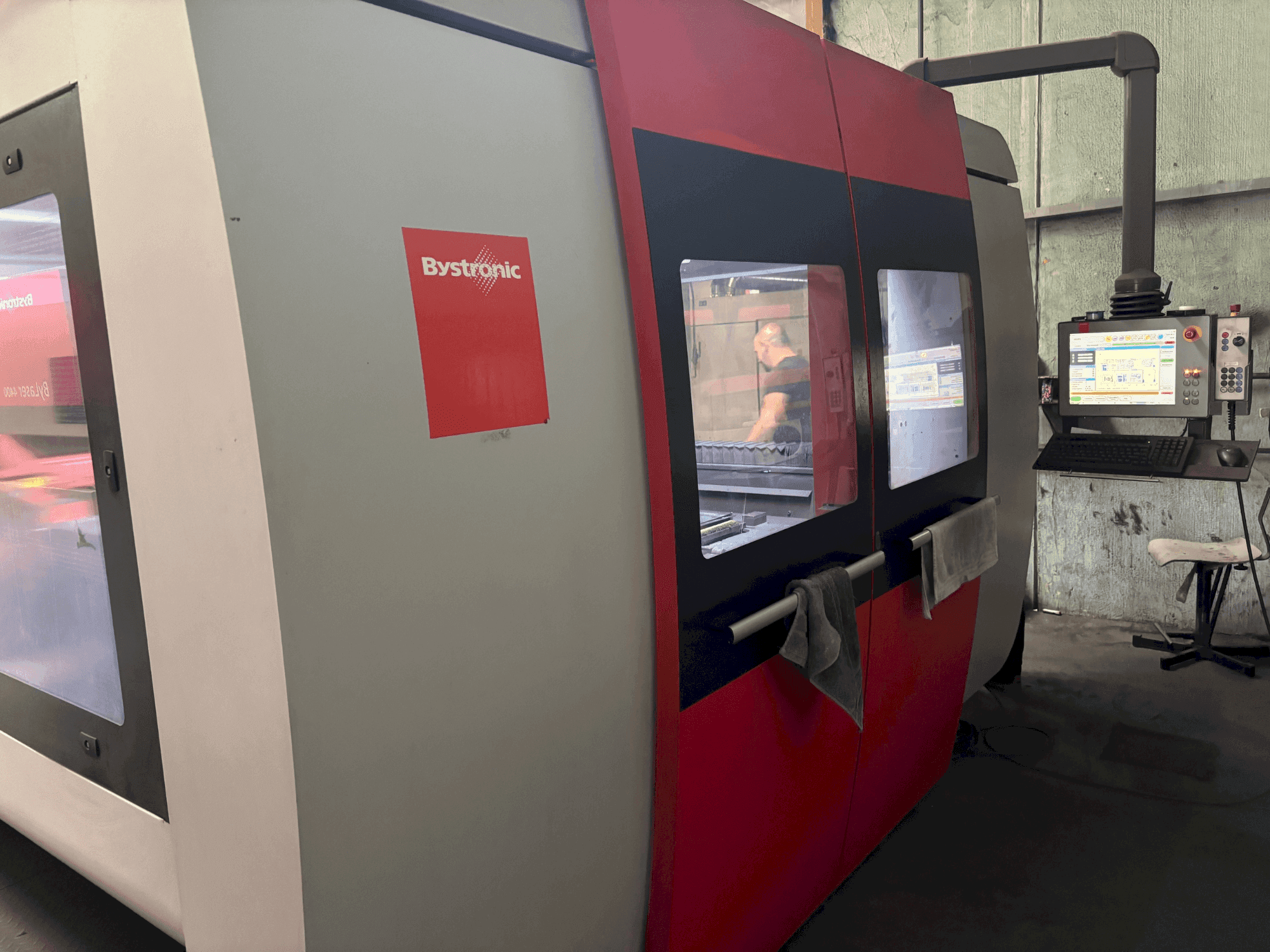 Widok z przodu maszyny Bystronic Bysprint Pro 3015