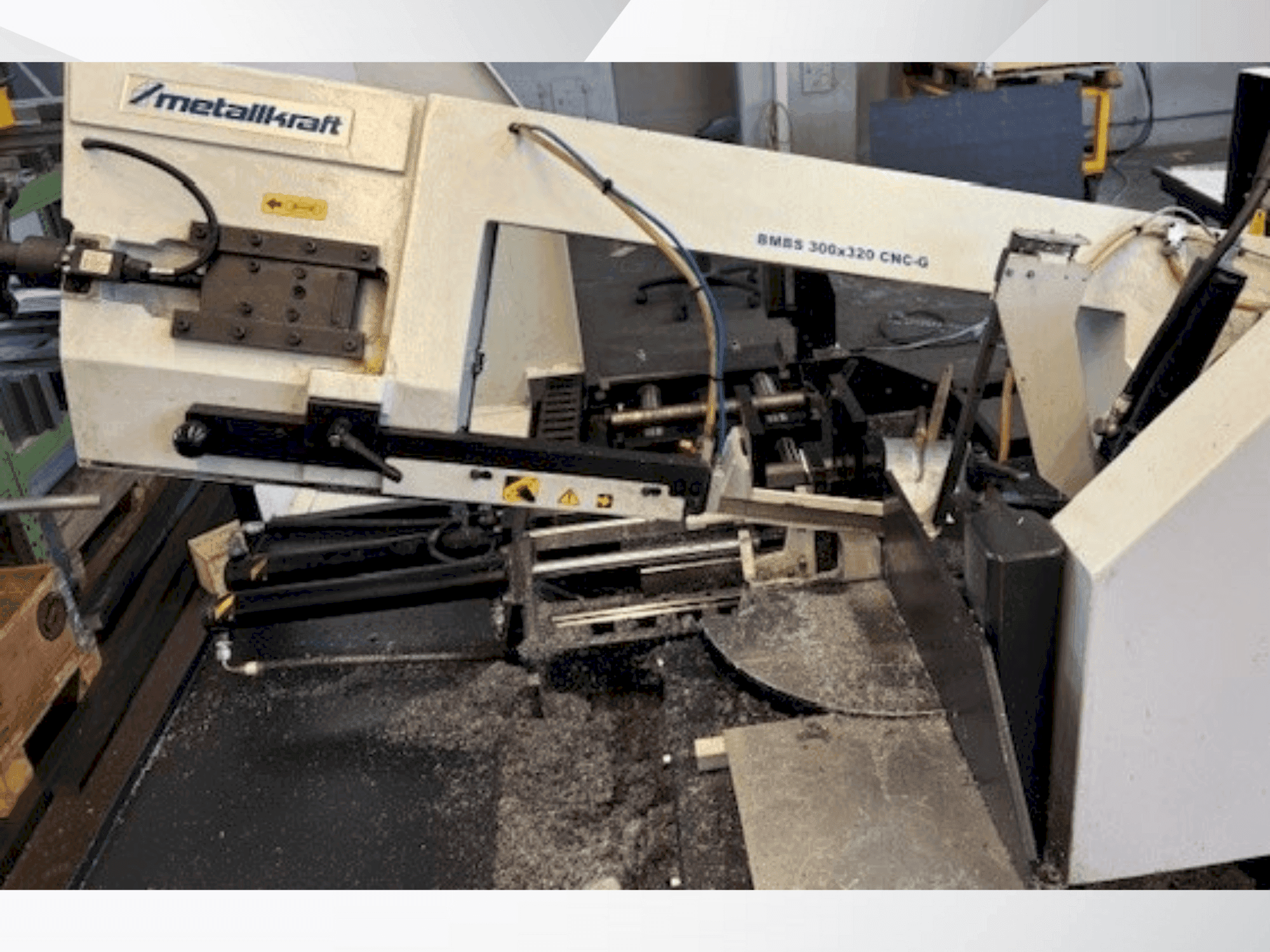 Widok z przodu maszyny Metallkraft BMBS 300X320
