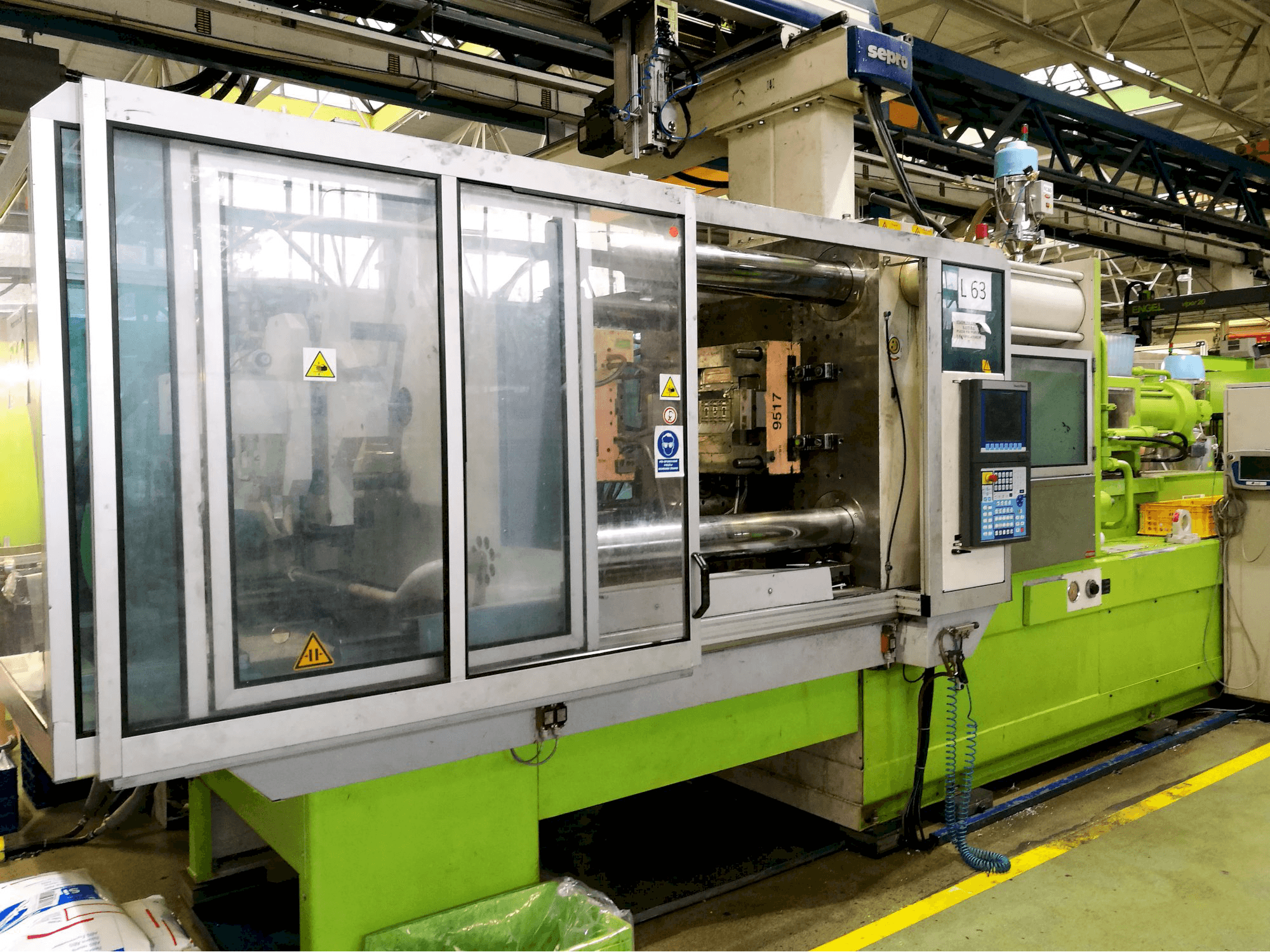 Widok z lewej maszyny Krauss Maffei 420-1900 C2