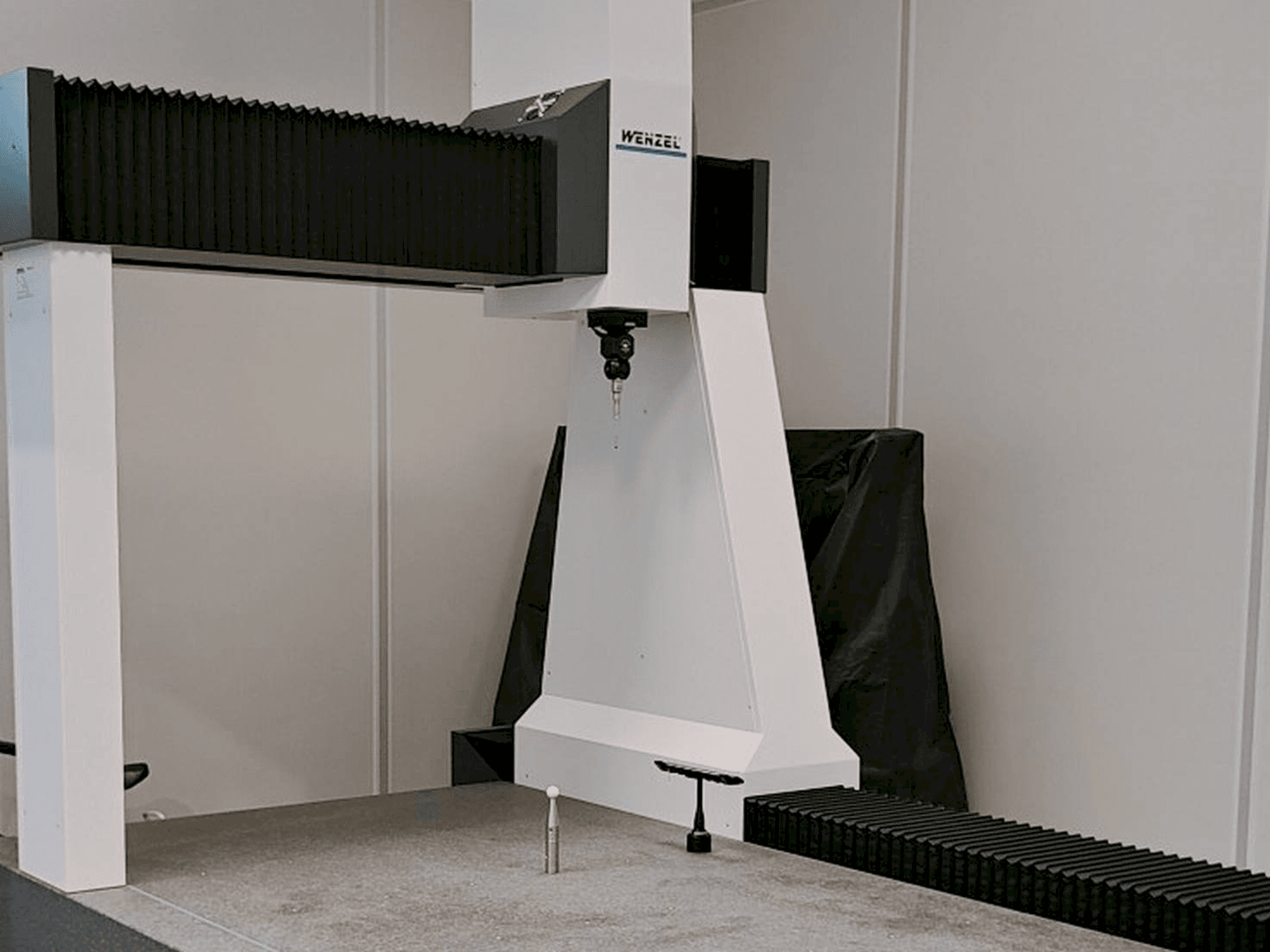 Widok z przodu maszyny Wenzel LH 1010