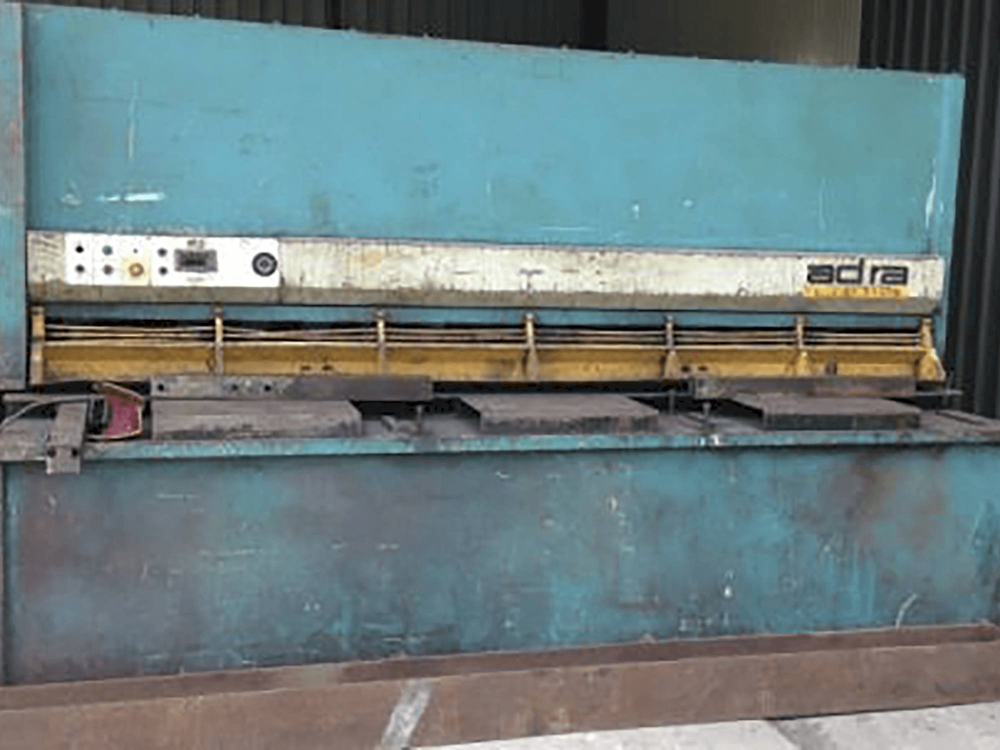 Widok z przodu maszyny ADIRA GHS-1630