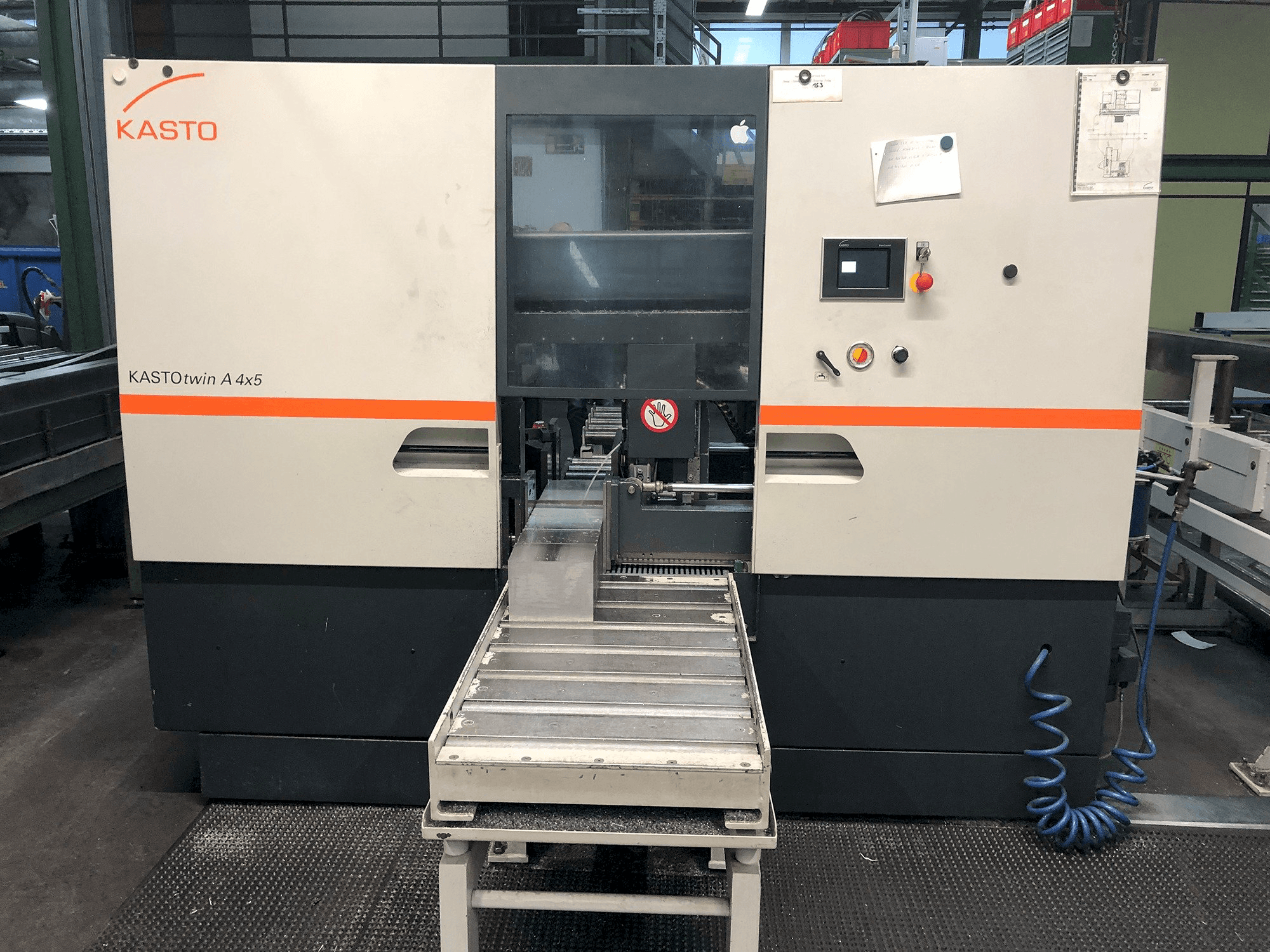 Widok z przodu maszyny KASTO Twin A4x5
