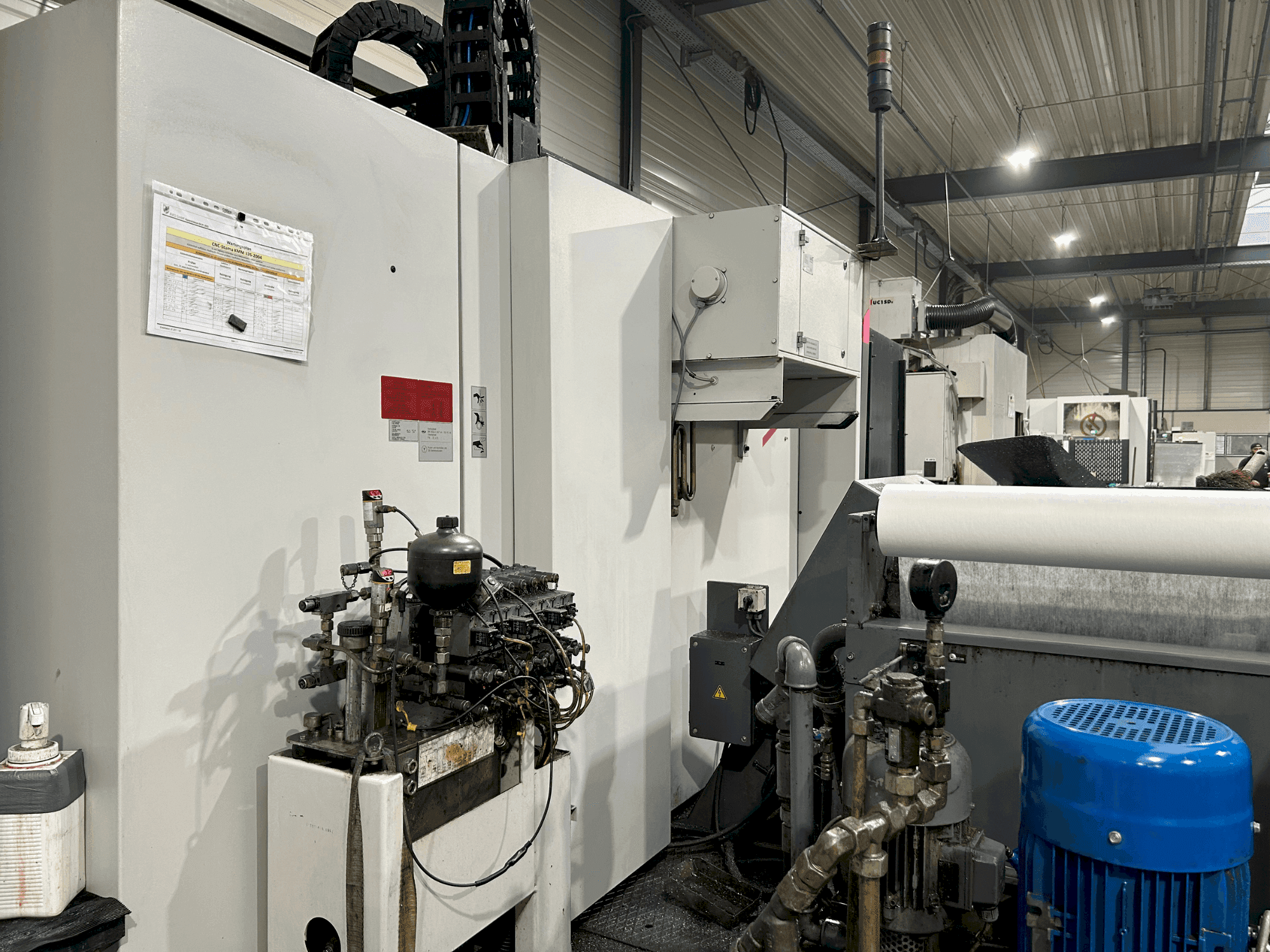 Widok z przodu maszyny STAMA MC 326 TWIN