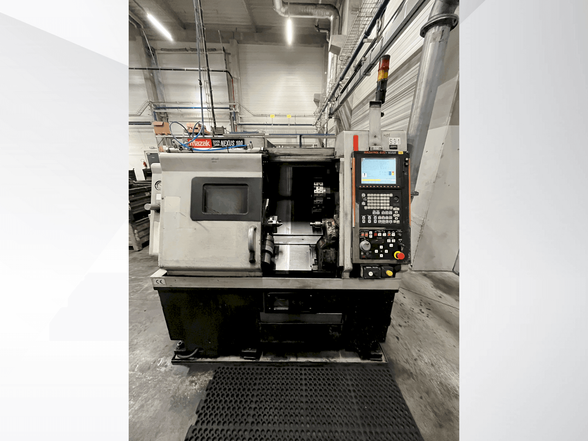 Widok z przodu maszyny Mazak Quick Turn Nexus 100
