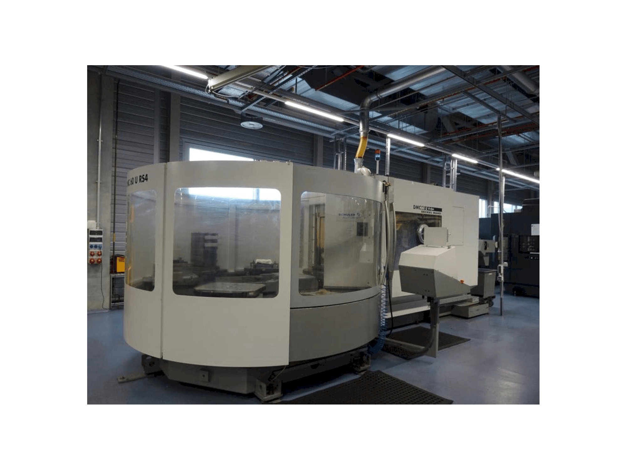 Widok z przodu maszyny DECKEL MAHO DMC 60 U RS4