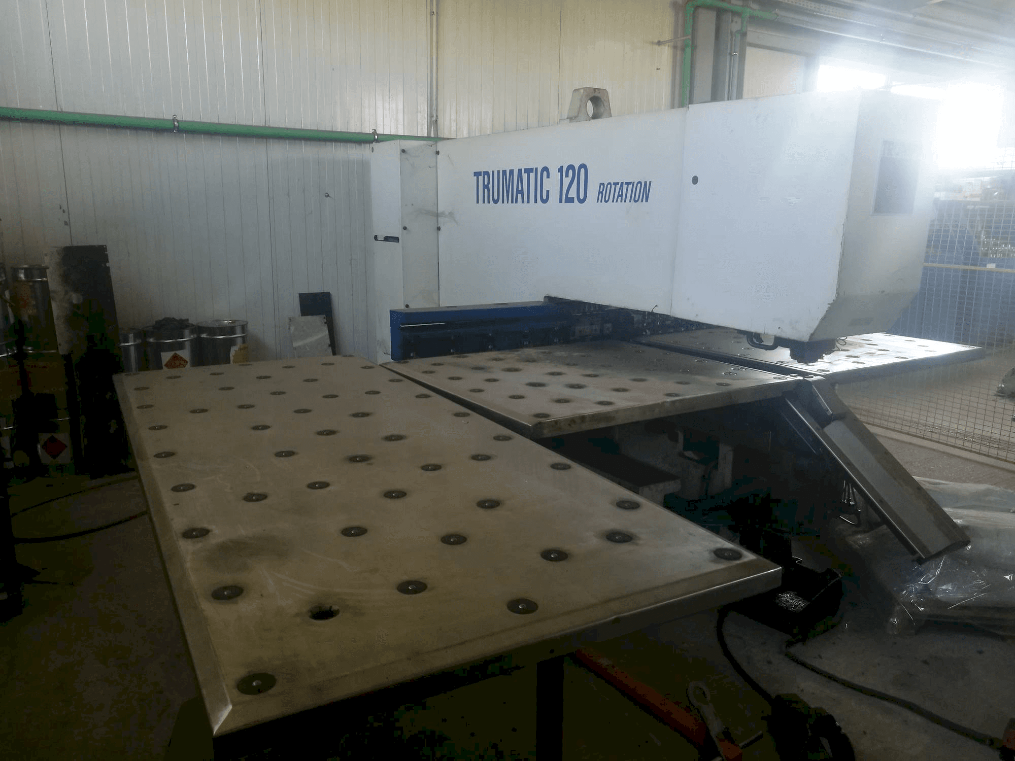 Widok z przodu maszyny Trumpf Trumatic 120R