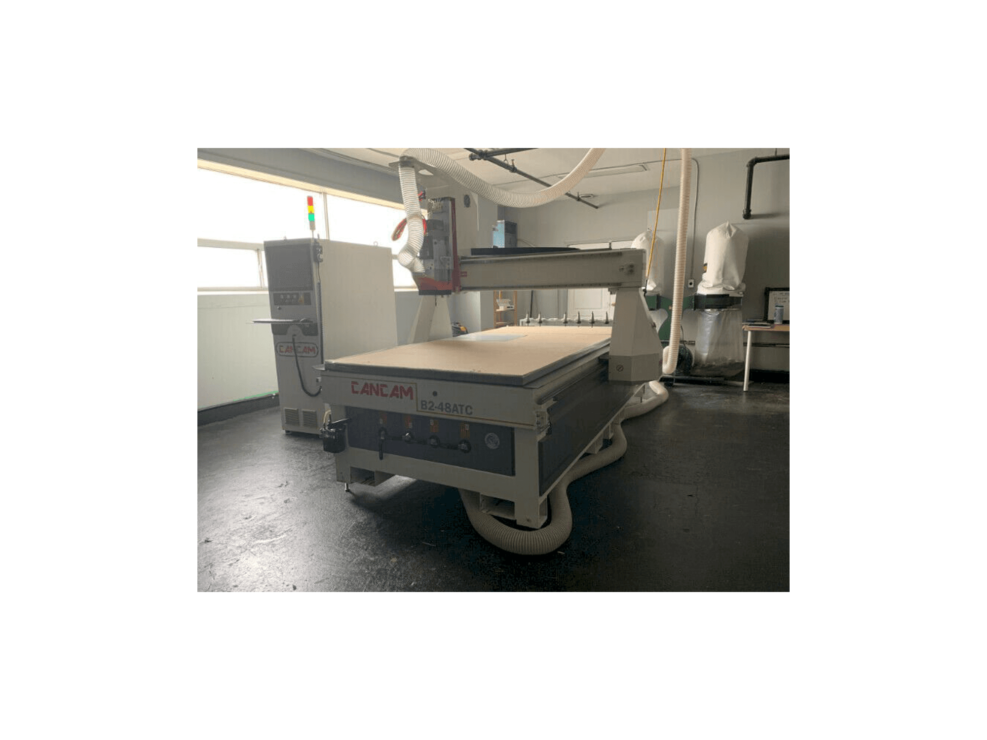 Widok z przodu maszyny CanCam B2-48 ATC