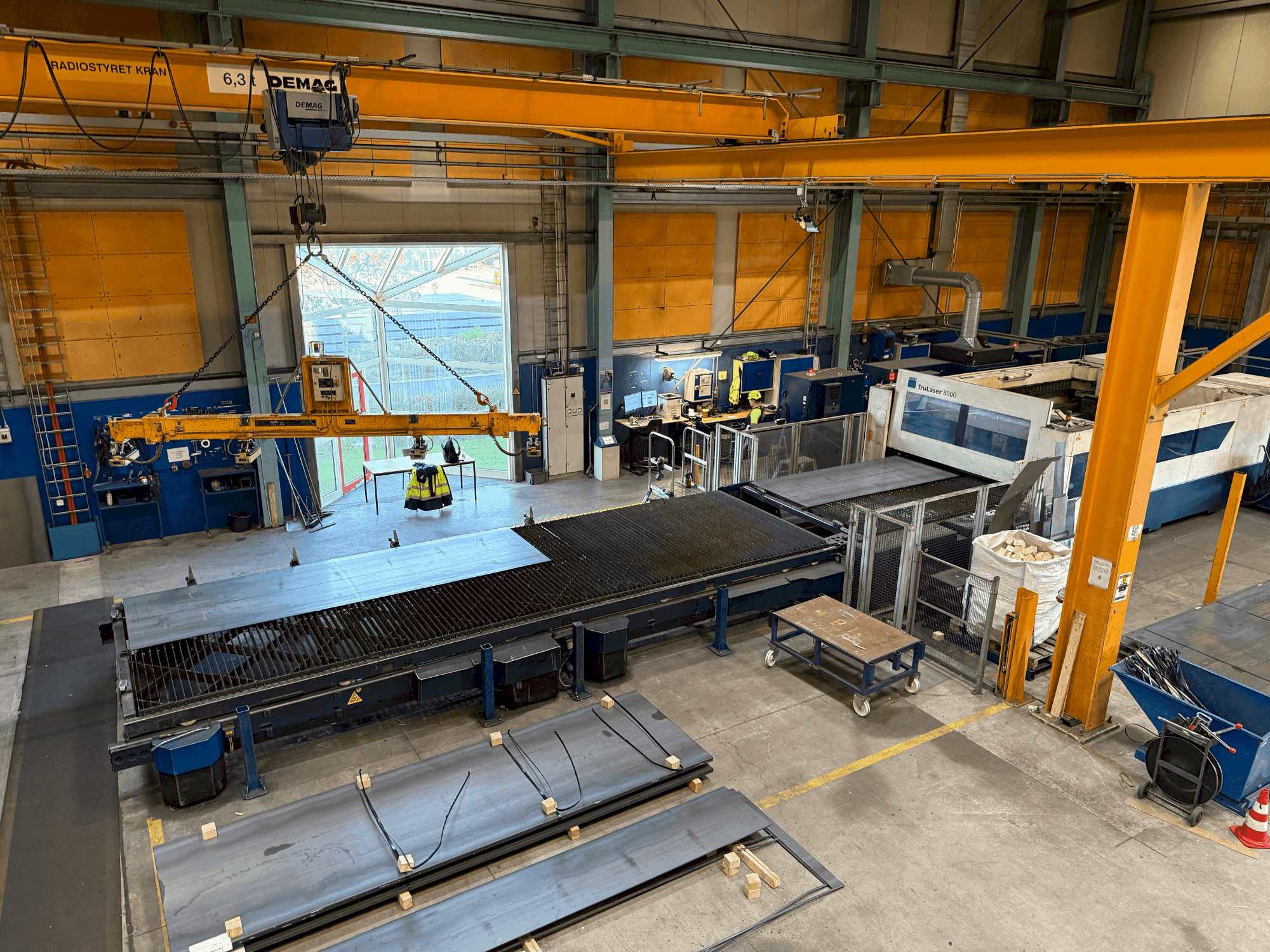 Widok z przodu maszyny TRUMPF TruLaser 8000