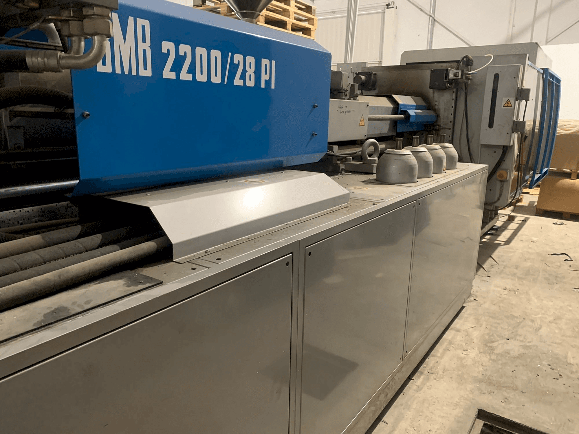Widok z przodu maszyny BMB KW28PI-2200