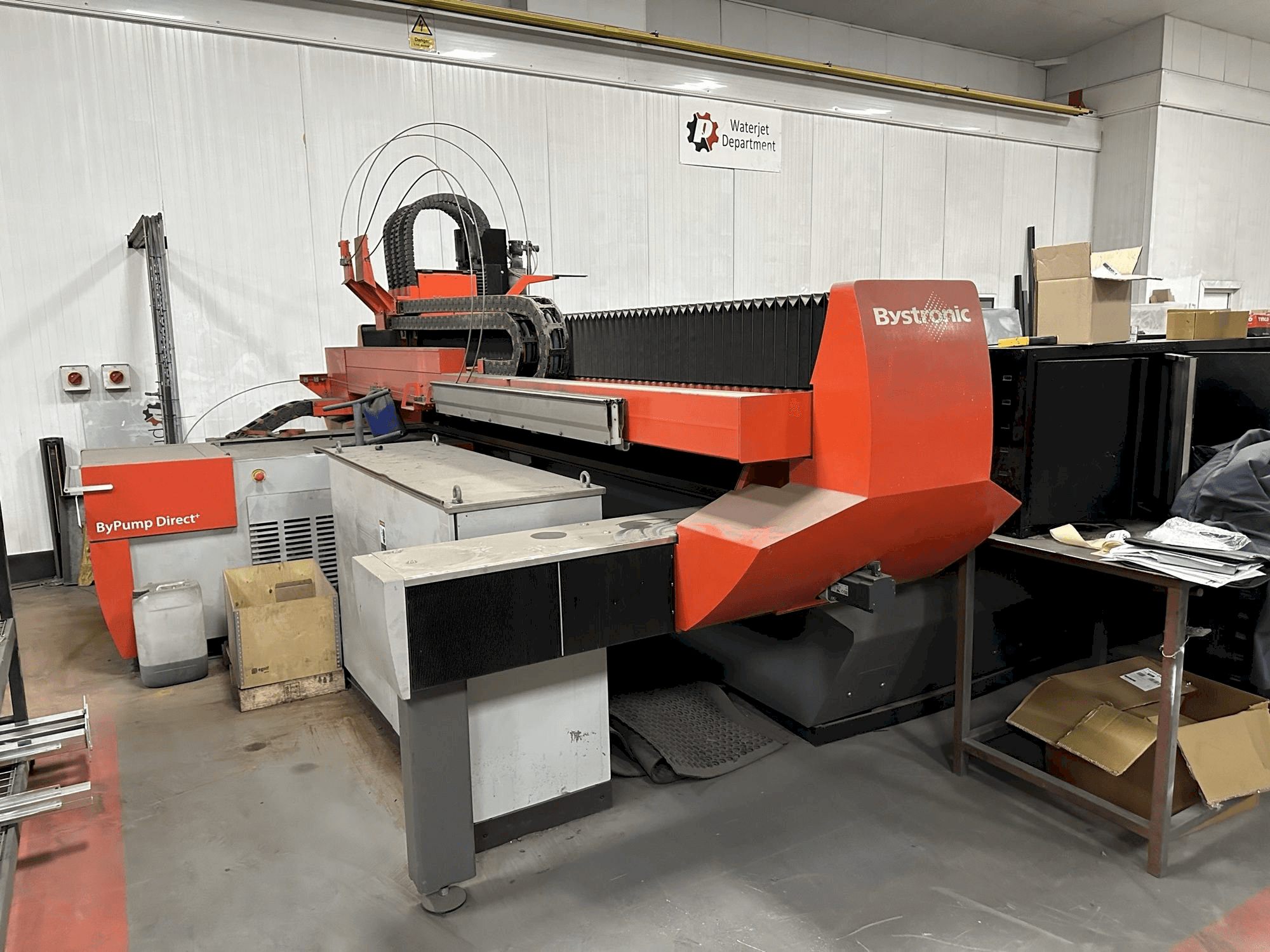 Widok z przodu maszyny Bystronic Byjet Flex 6030 Waterjet