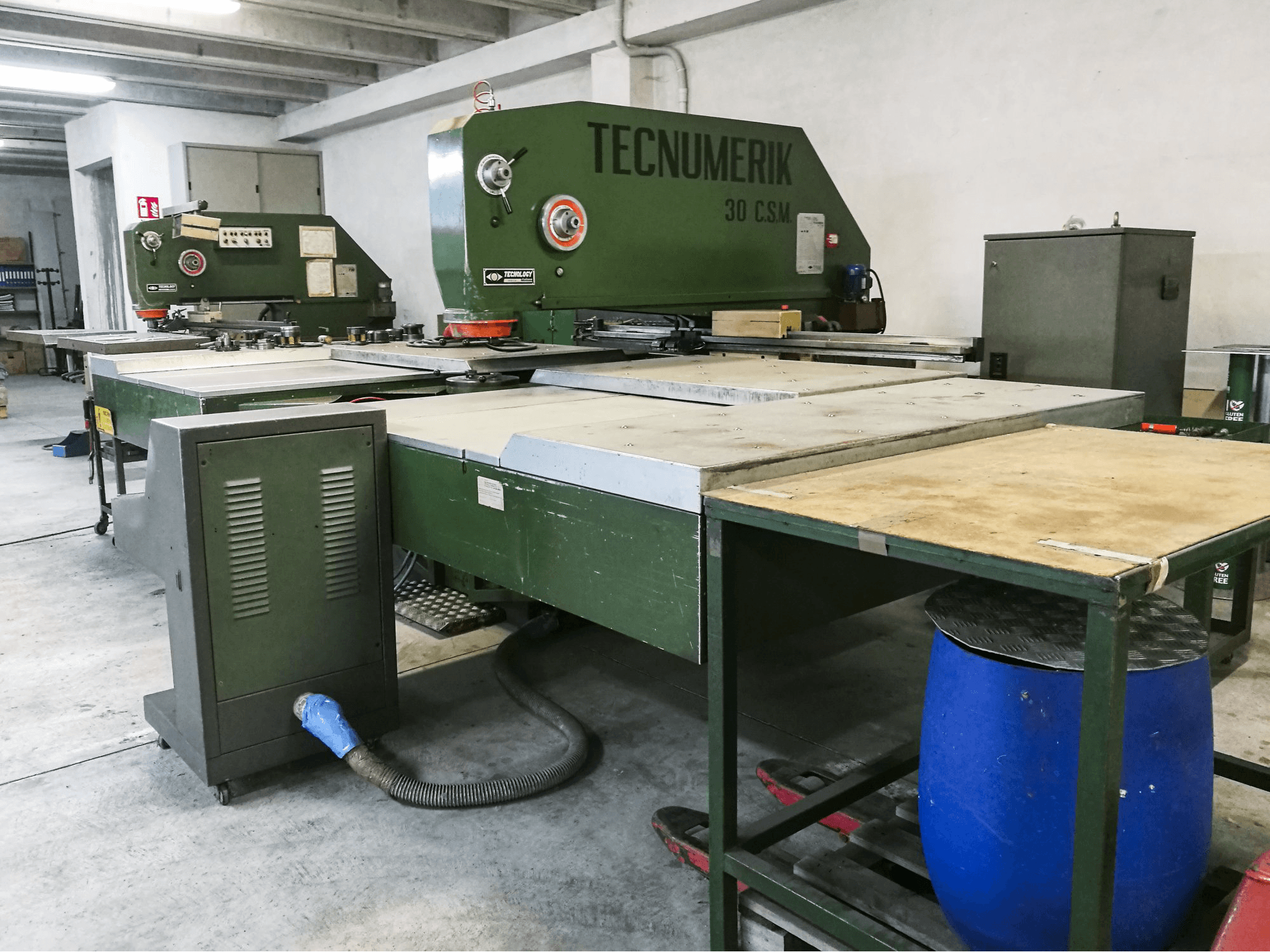 Widok z prawej maszyny Tecnology Tecnumerik 30 C.S.M.