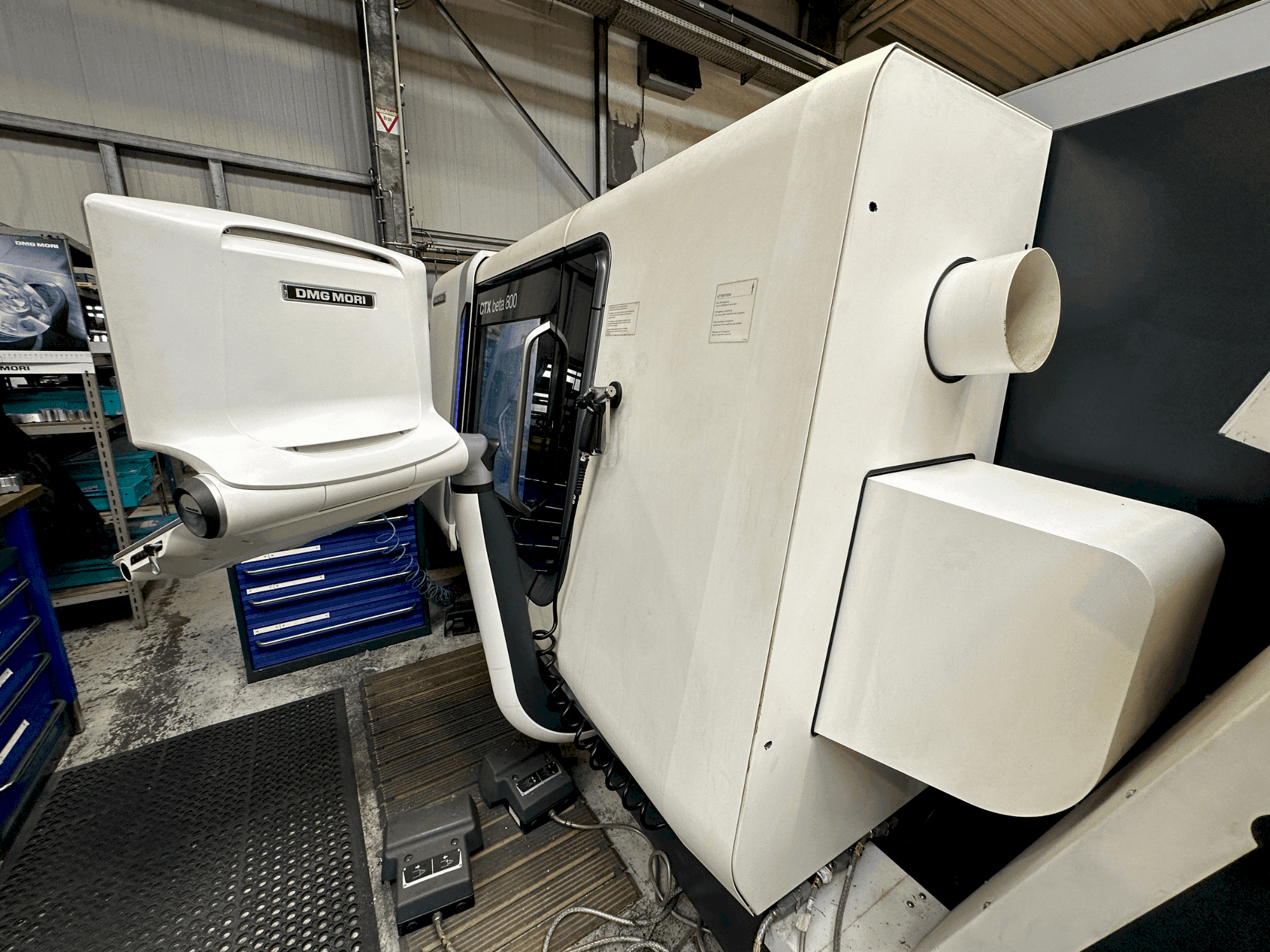 Widok z przodu maszyny DMG MORI CTX beta 800