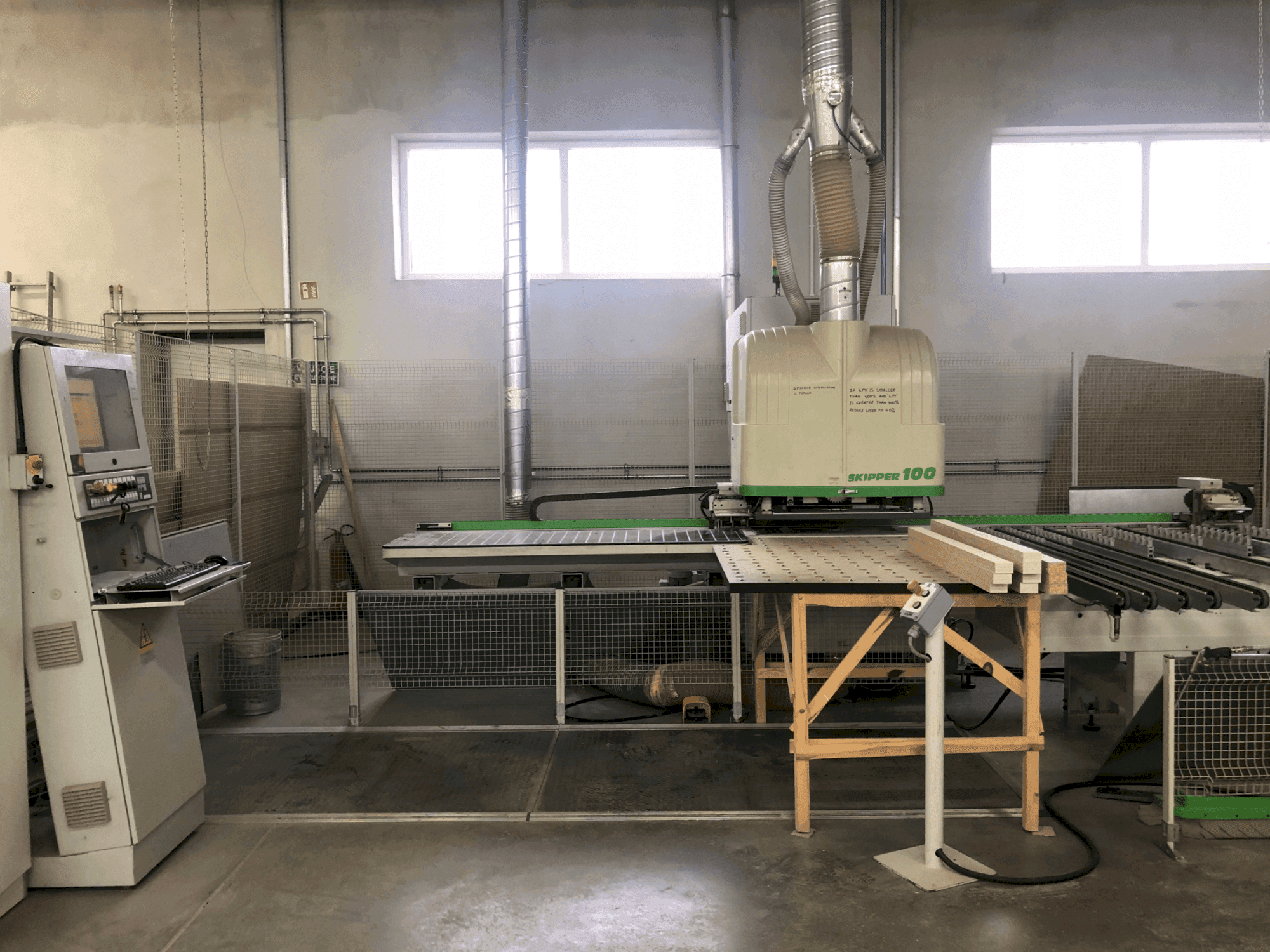 Widok z przodu maszyny BIESSE SKIPPER 100