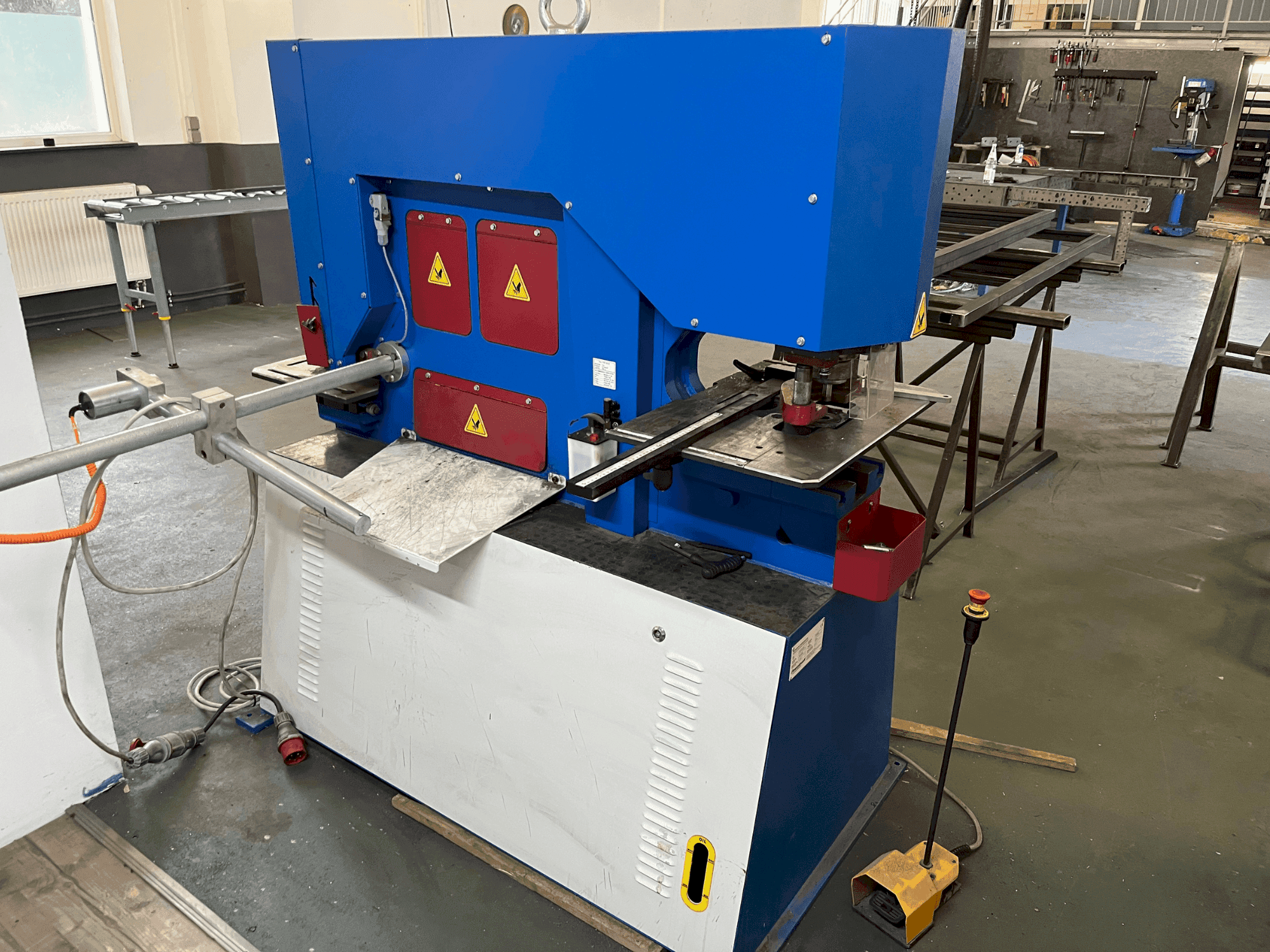 Widok z przodu maszyny Metallkraft HPS 65 DS