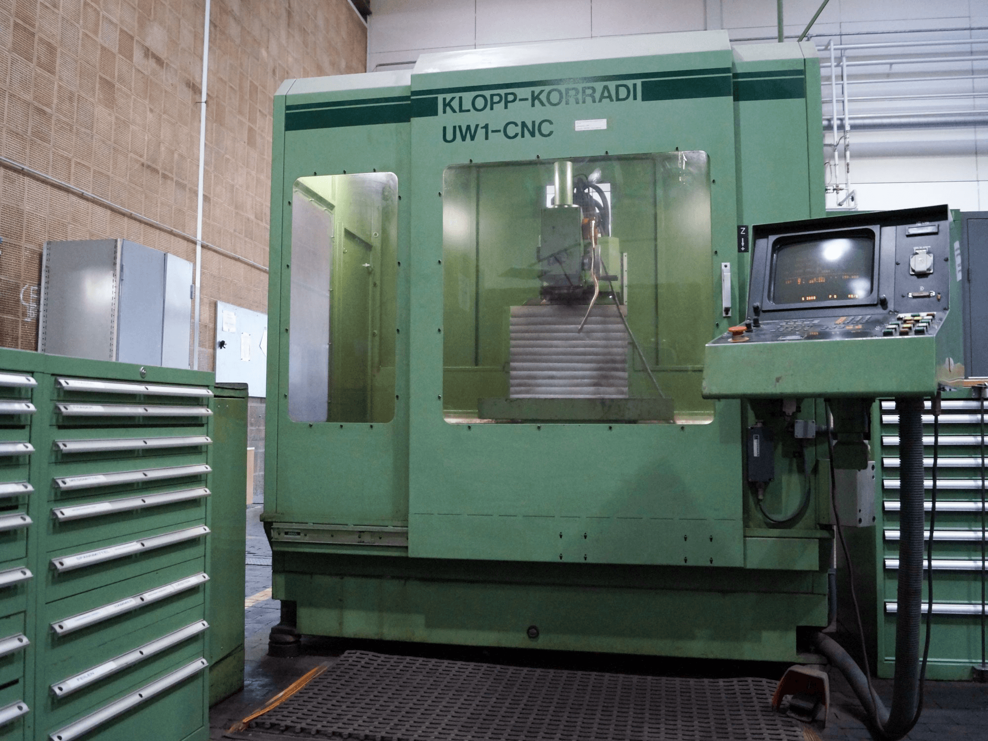 Widok z przodu 1 maszyny KLOPP-KORRADI UW 1-CNC
