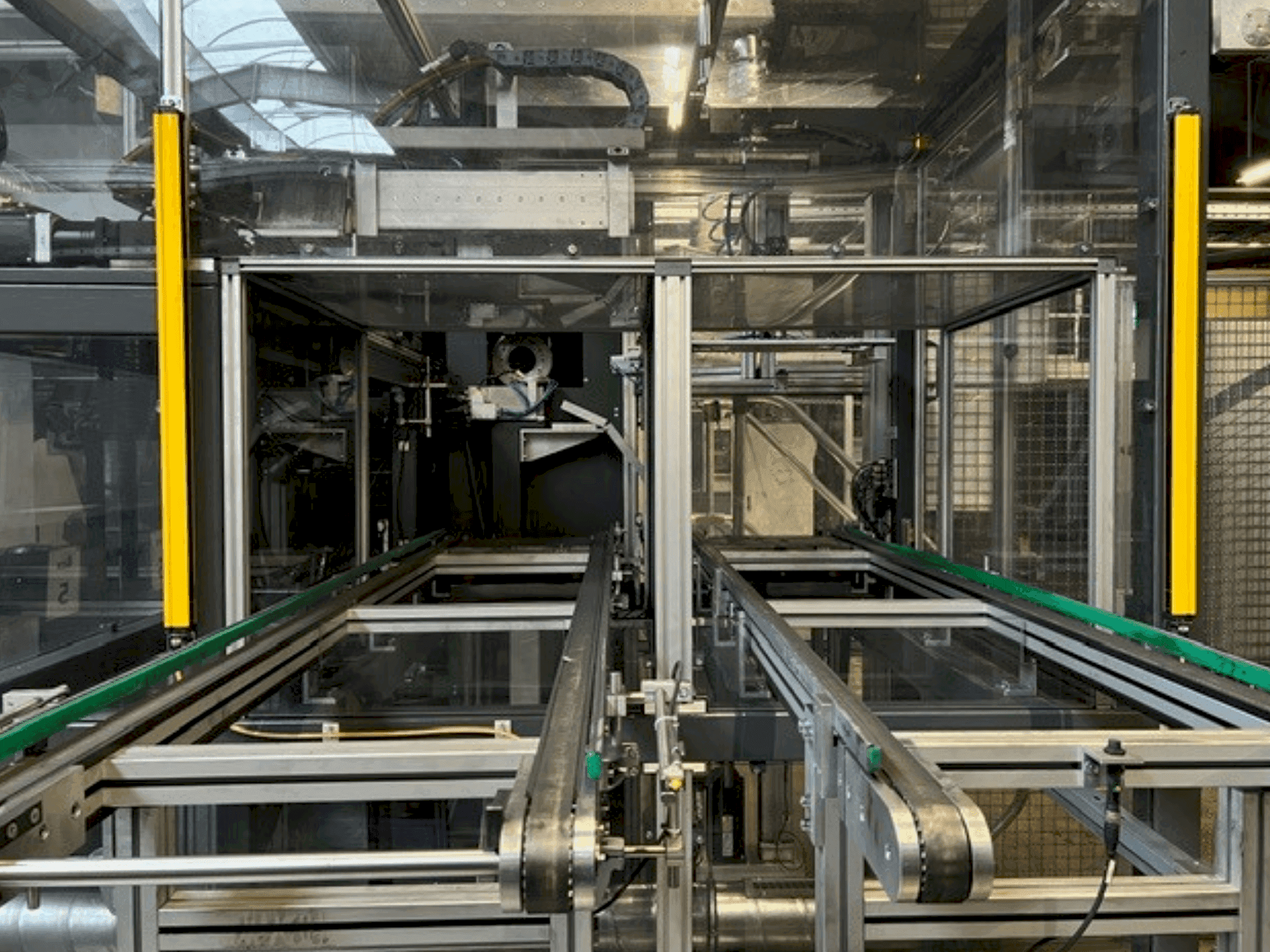 Widok z przodu maszyny KOMAGE S 50 4E CNC