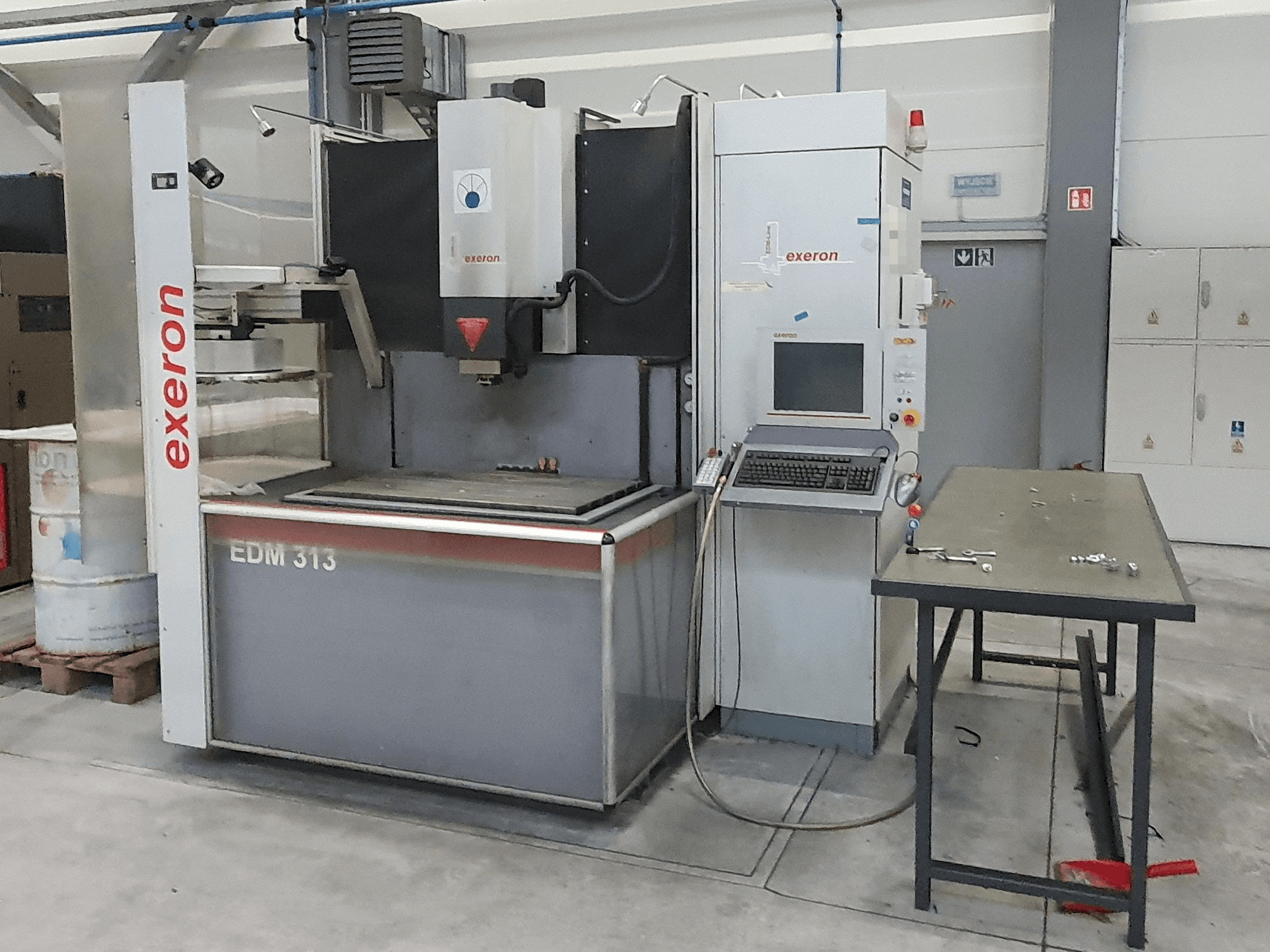 Widok z przodu maszyny EXTRON EDM 313