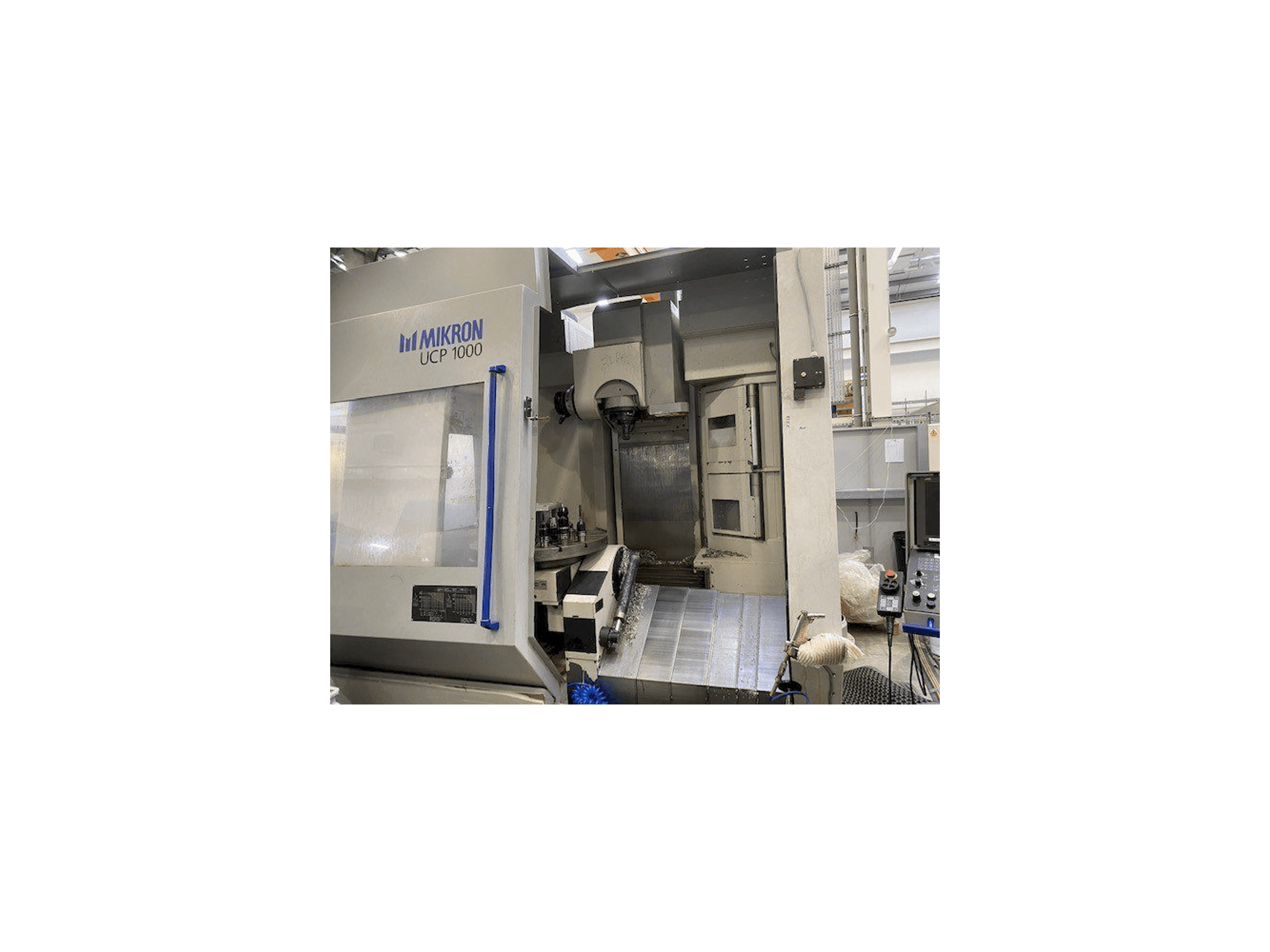 Widok z przodu maszyny MIKRON UCP 1000