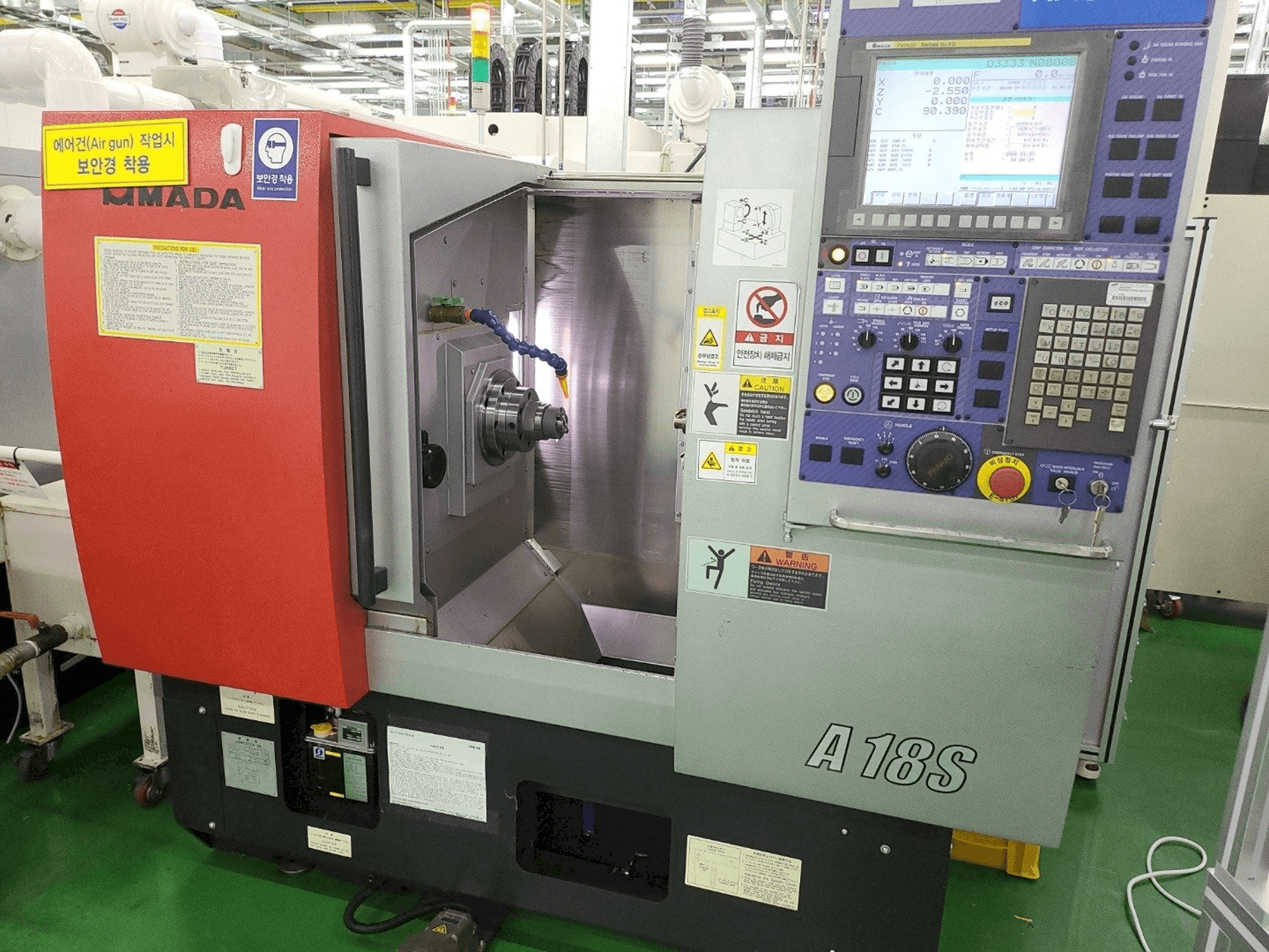 Widok z przodu maszyny AMADA A-18S