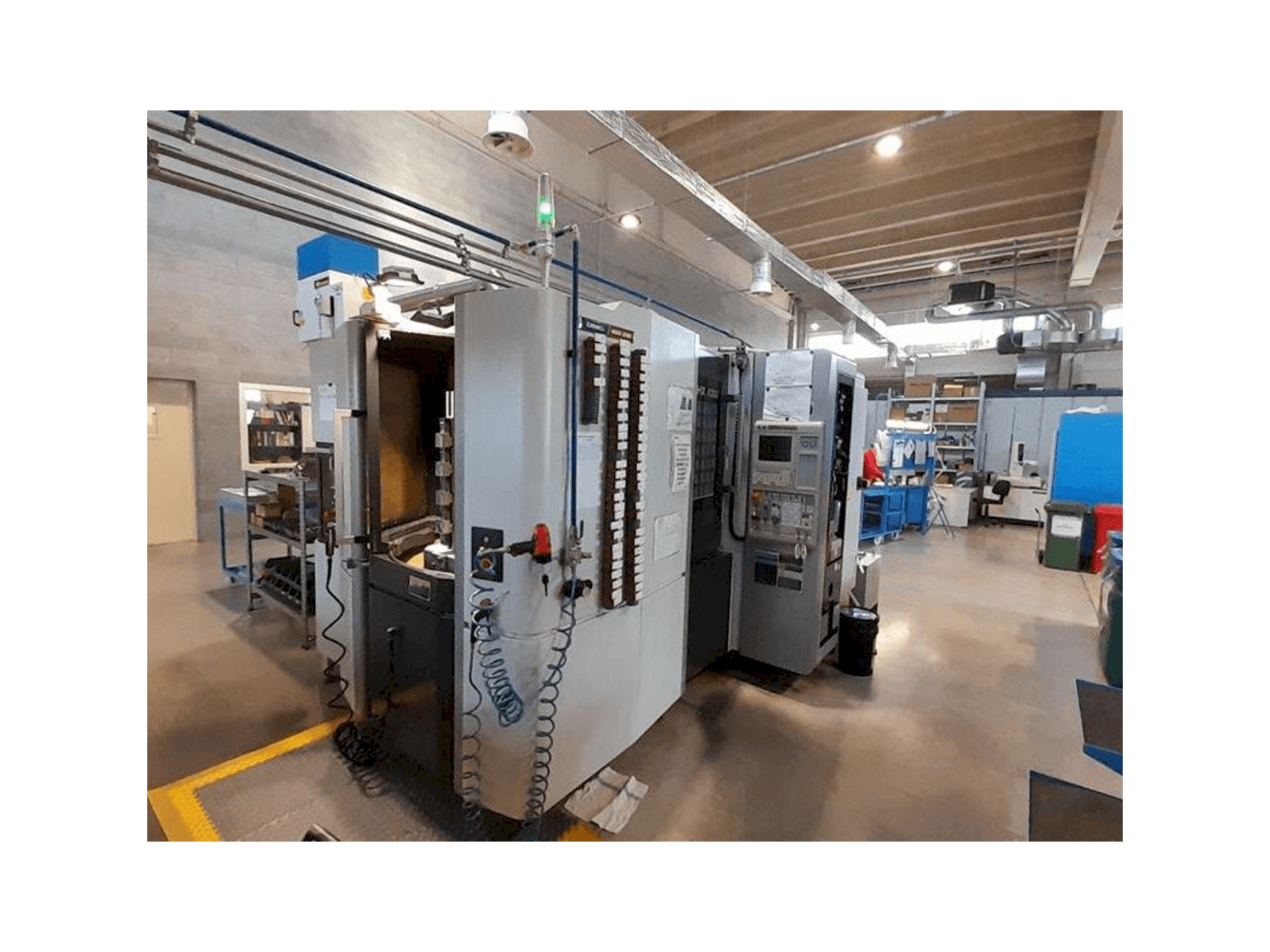 Widok z przodu maszyny DMG NHX 4000