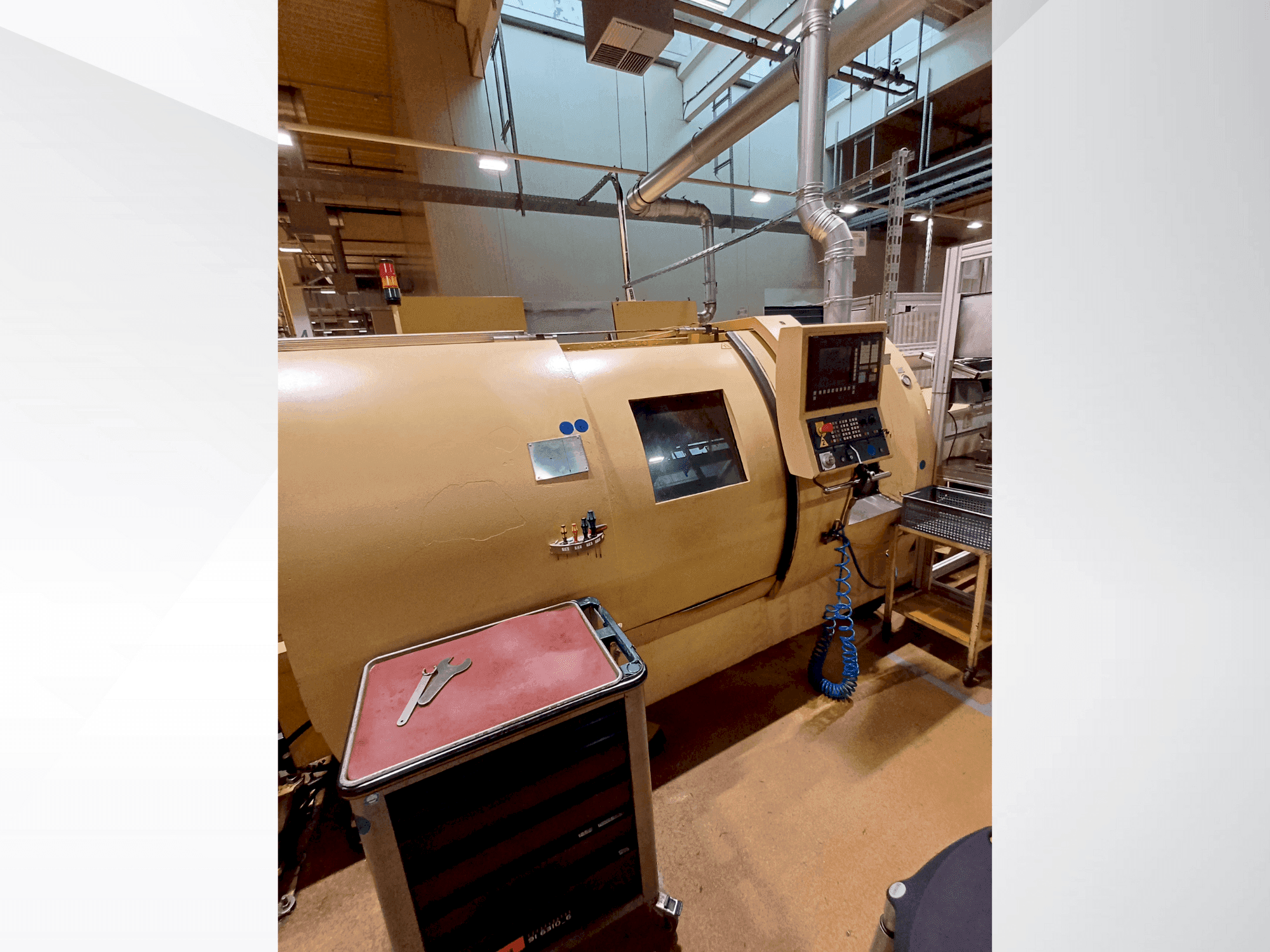 Widok z przodu maszyny TRENS SBL500 CNC