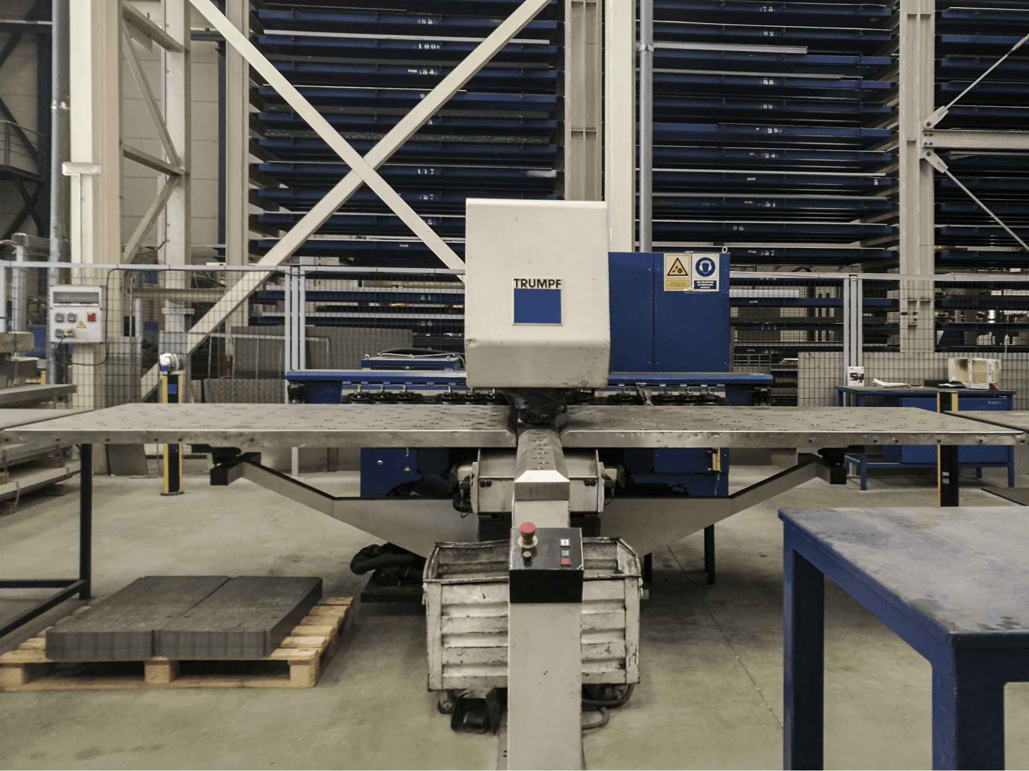 Widok z przodu maszyny Trumpf Trumatic 200