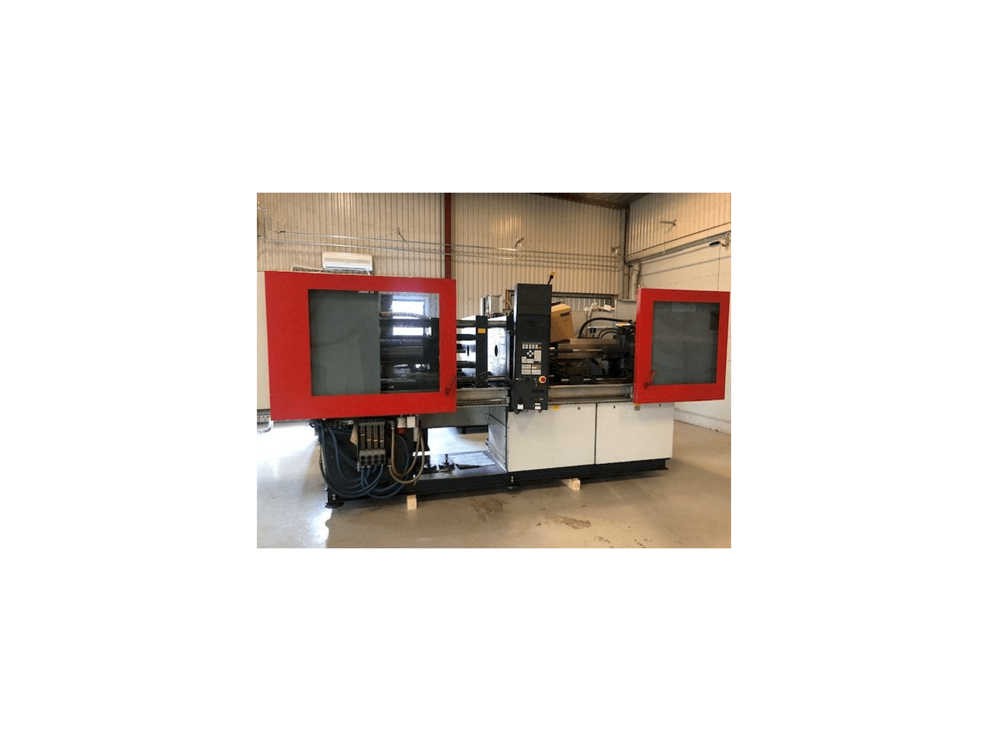 Widok z przodu maszyny FERROMATIK MILACRON K110