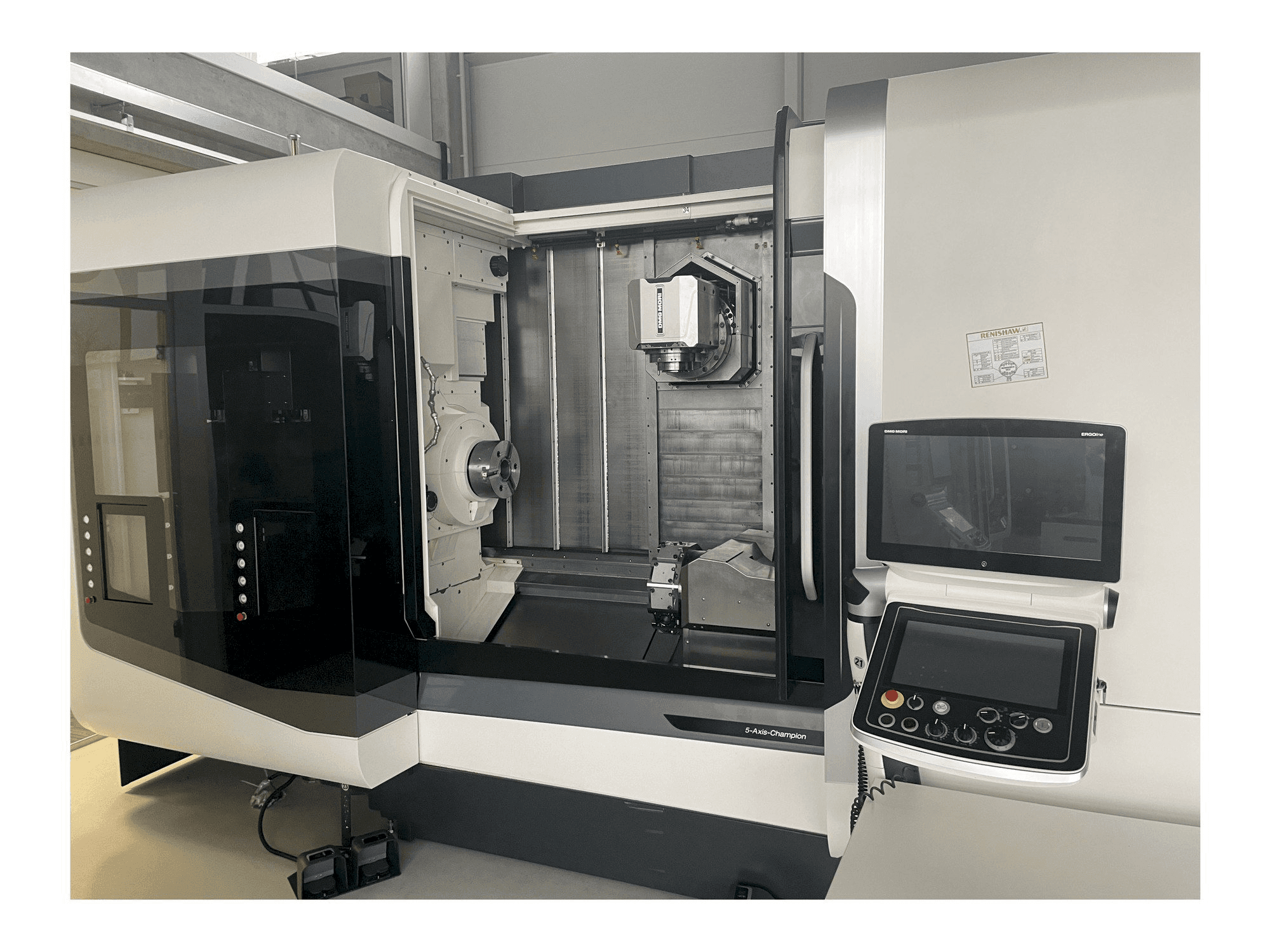 Widok z przodu maszyny DMG MORI NTX 2500/1500