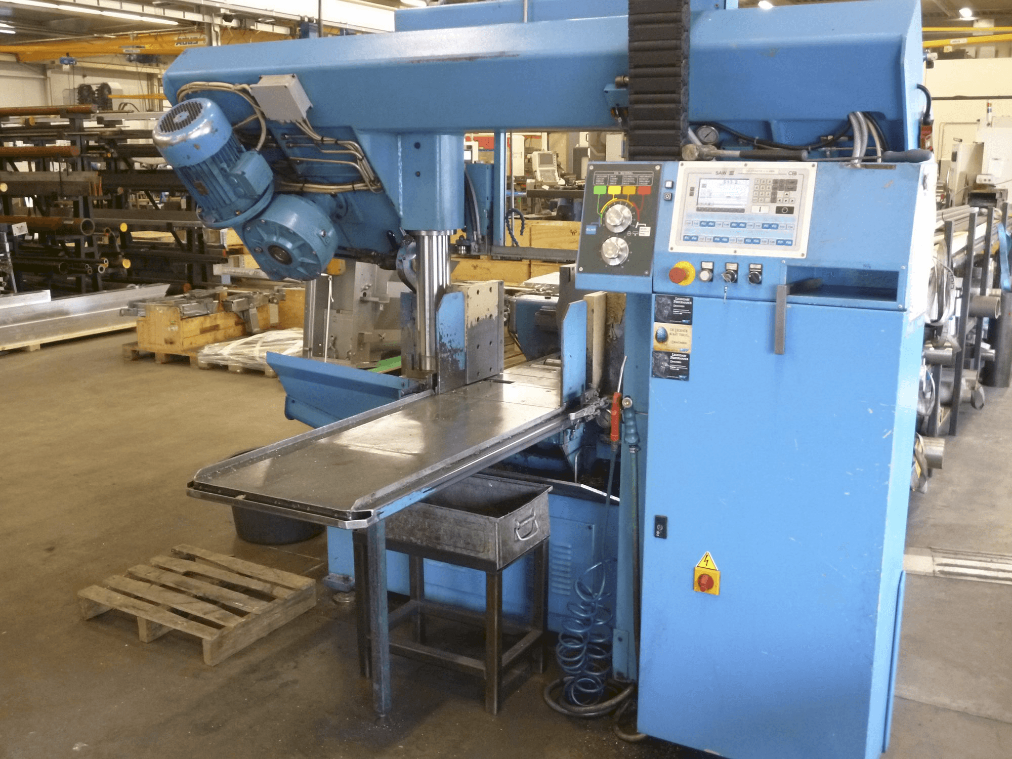 Widok z przodu maszyny DoALL 450