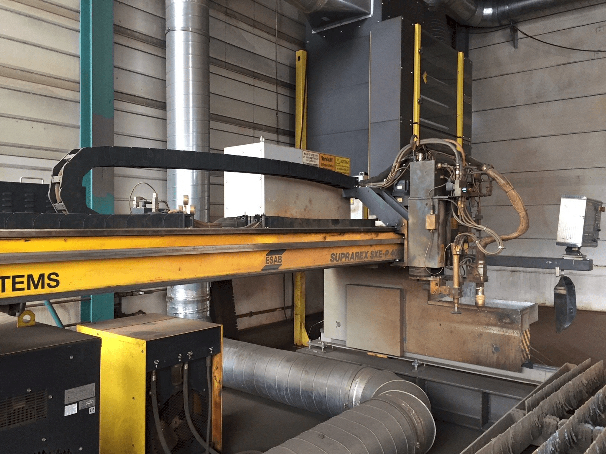 Widok z przodu maszyny ESAB SUPRAREX SXE-P1 4000