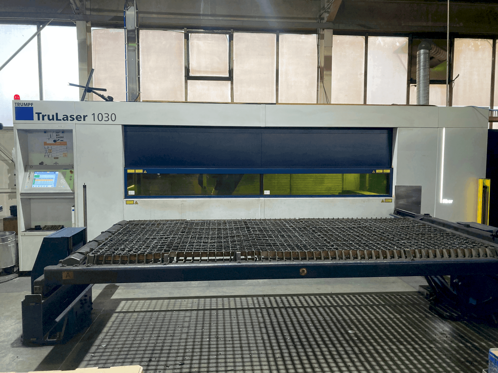 Widok z przodu maszyny TRUMPF TruLaser 1030