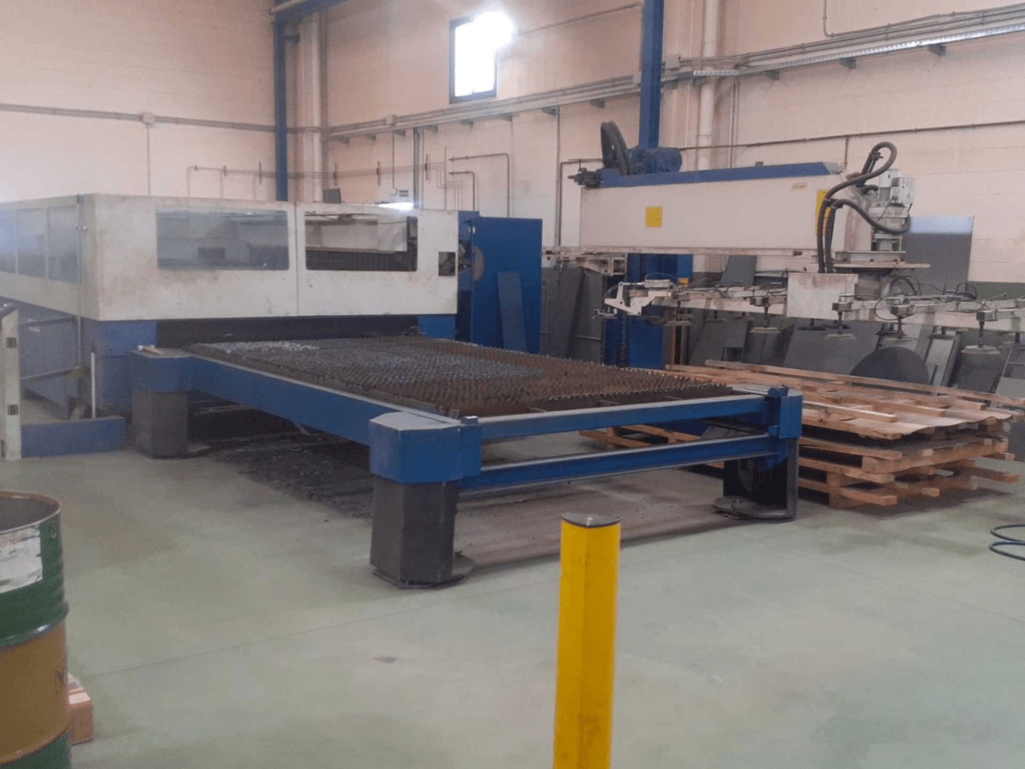 Widok z przodu maszyny Trumpf Trumatic L4030
