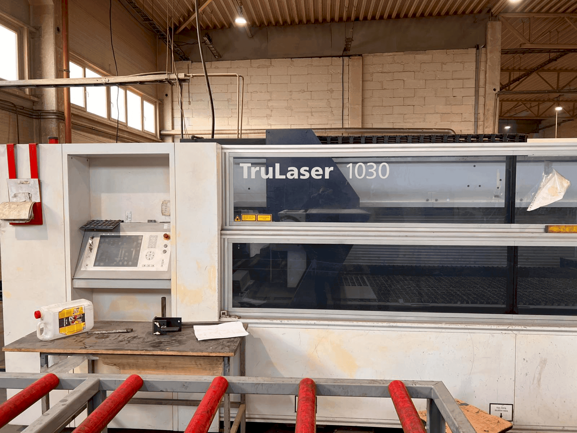 Widok z przodu maszyny TRUMPF TruLaser 1030