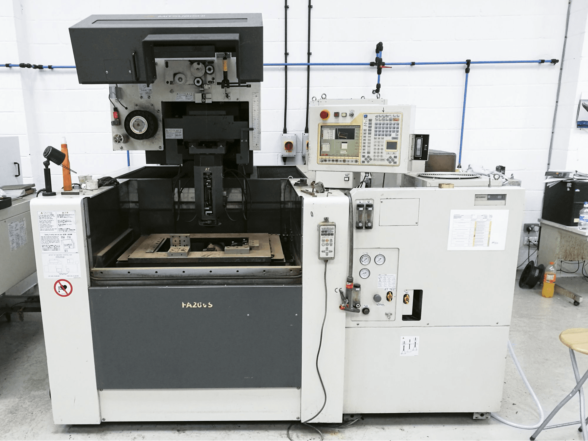 Widok z przodu maszyny Mitsubishi Electric FA20-VS