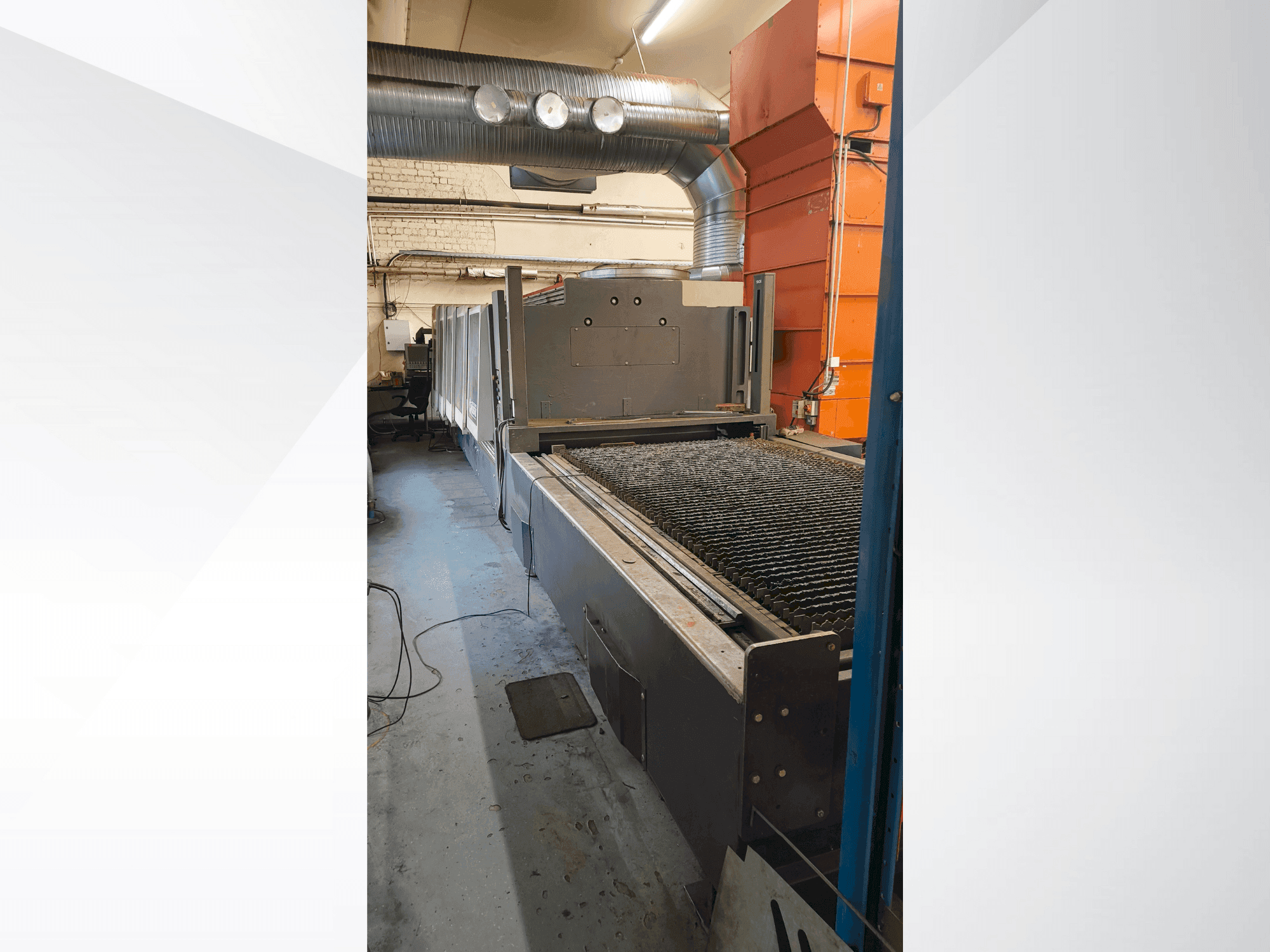 Widok z przodu maszyny Bystronic BySpeed 3015
