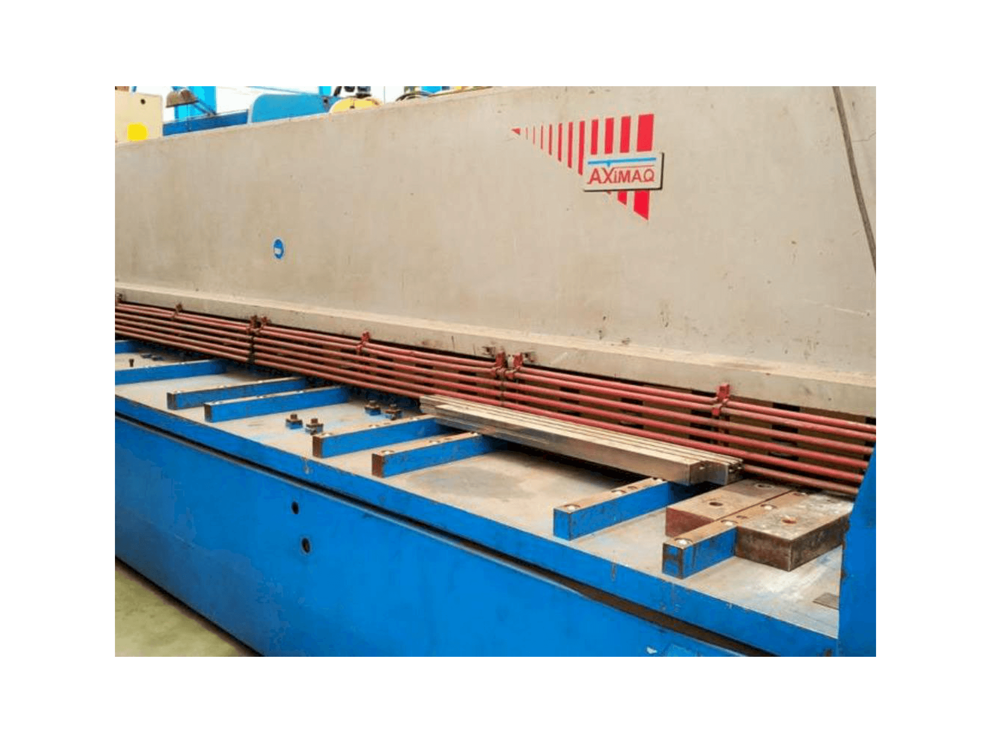 Widok z przodu maszyny Axial CP-1060