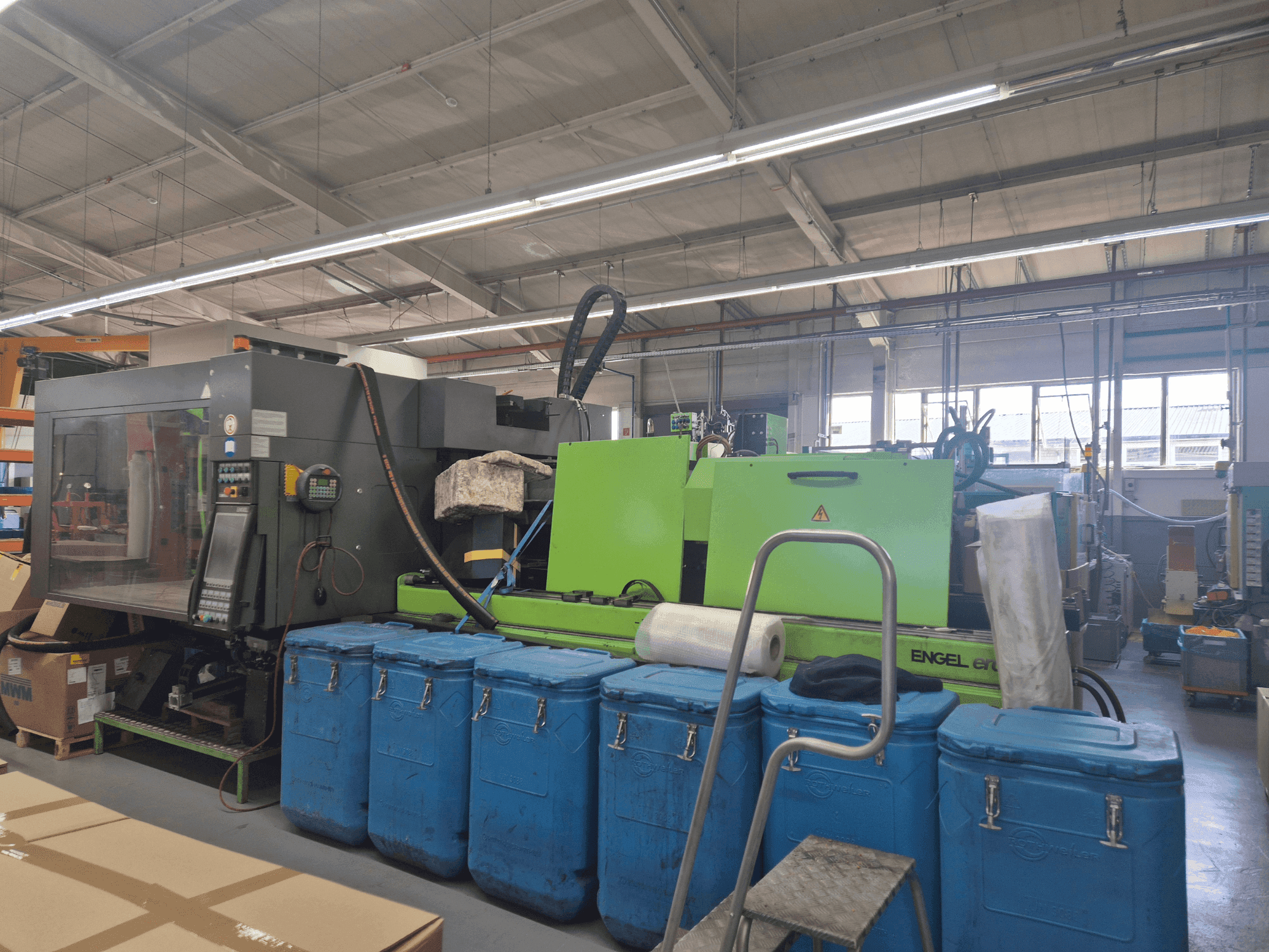 Widok z przodu maszyny Engel Victory 2050H500V/300 Combi