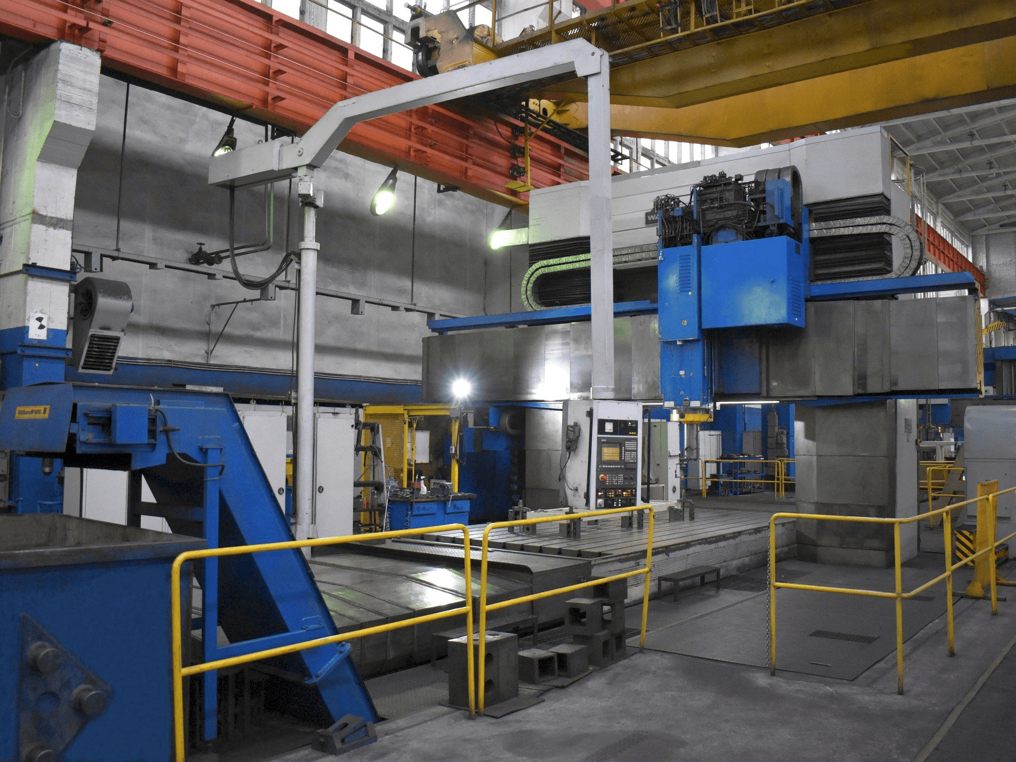 Widok z przodu maszyny WALDRICH COBURG 17S 10FP 300 NC