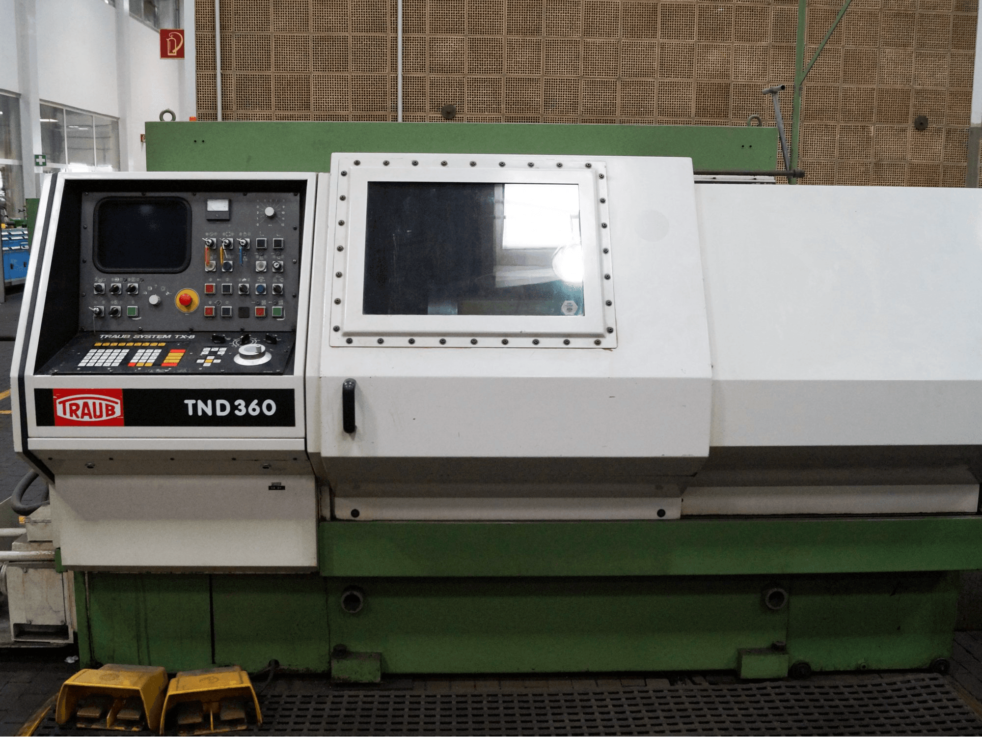 Widok z przodu maszyny Traub TND 360