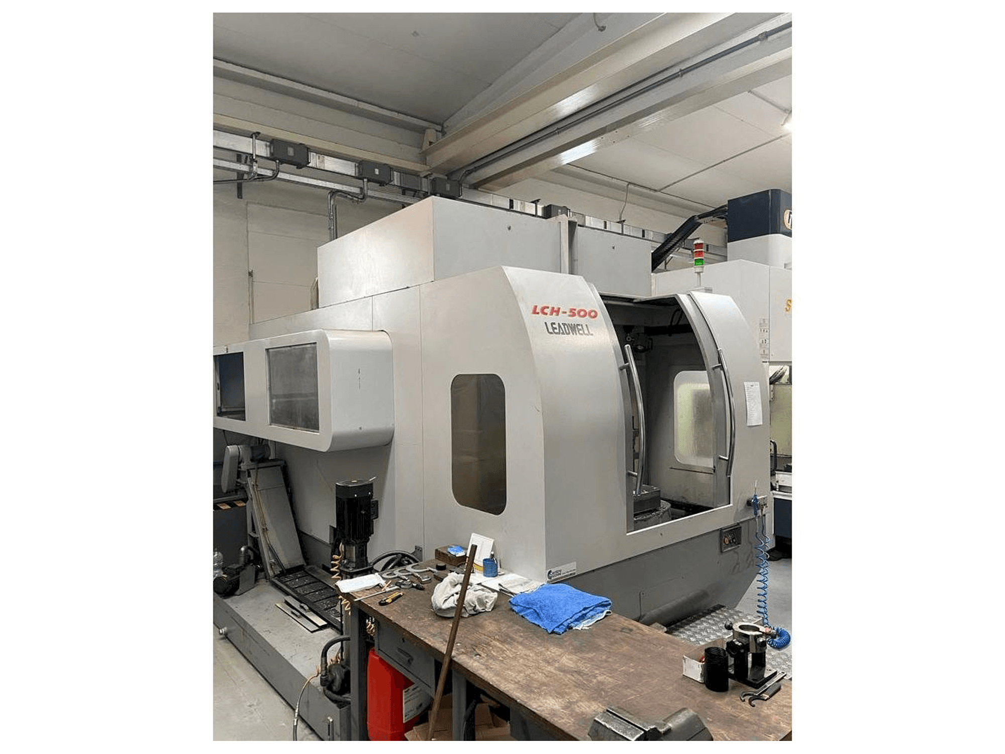 Widok lewej strony maszyny Leadwell LCH-500
