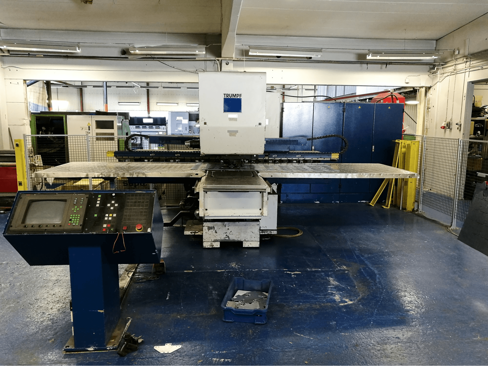 Widok z prawej maszyny Trumpf Trumatic 260 Rotation