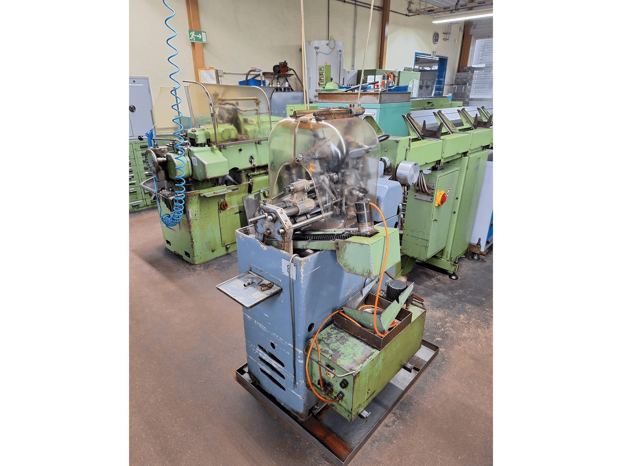 Widok lewej strony maszyny TRAUB A25