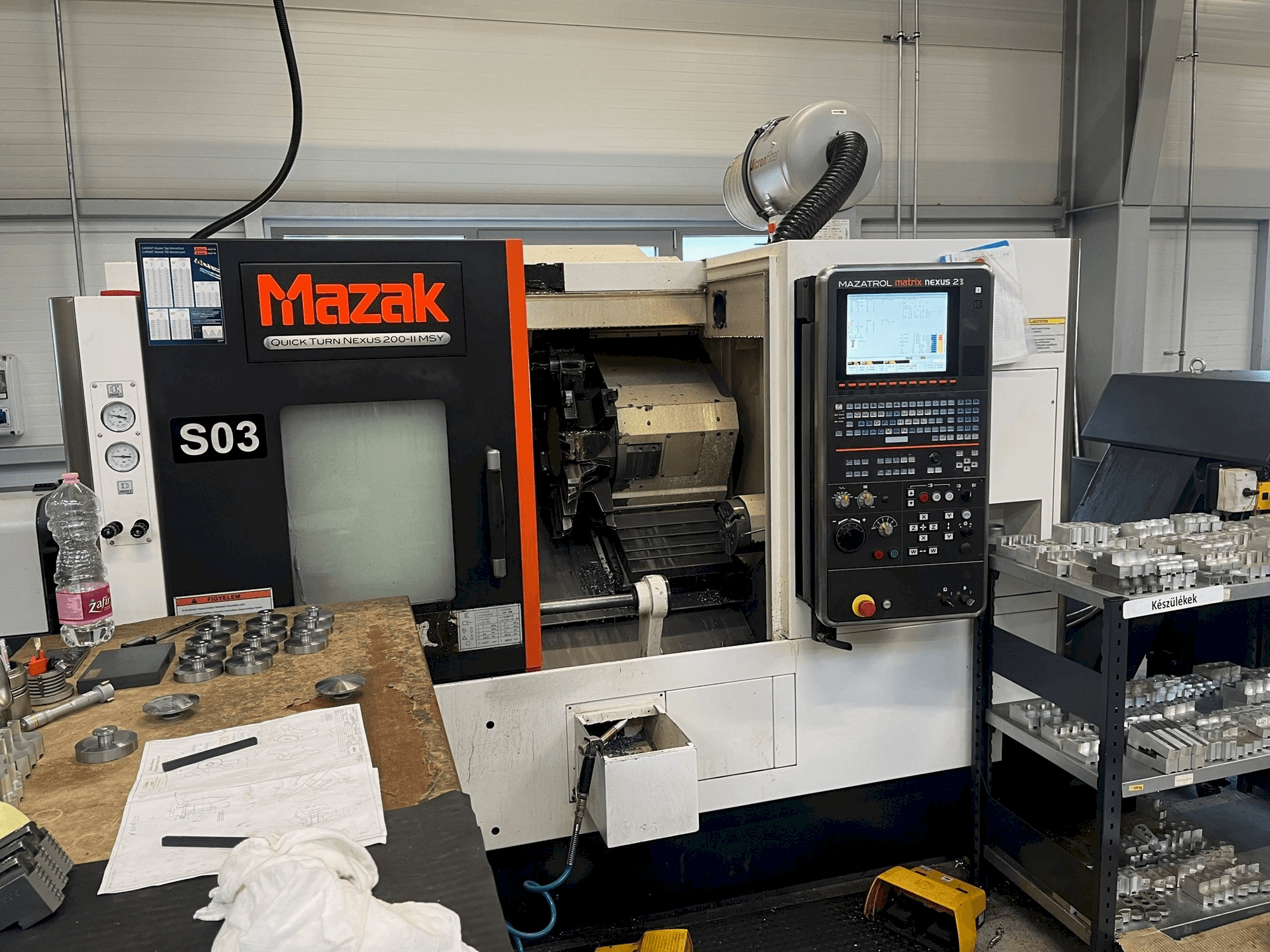 Widok z przodu maszyny Mazak QTN200-MSY V6