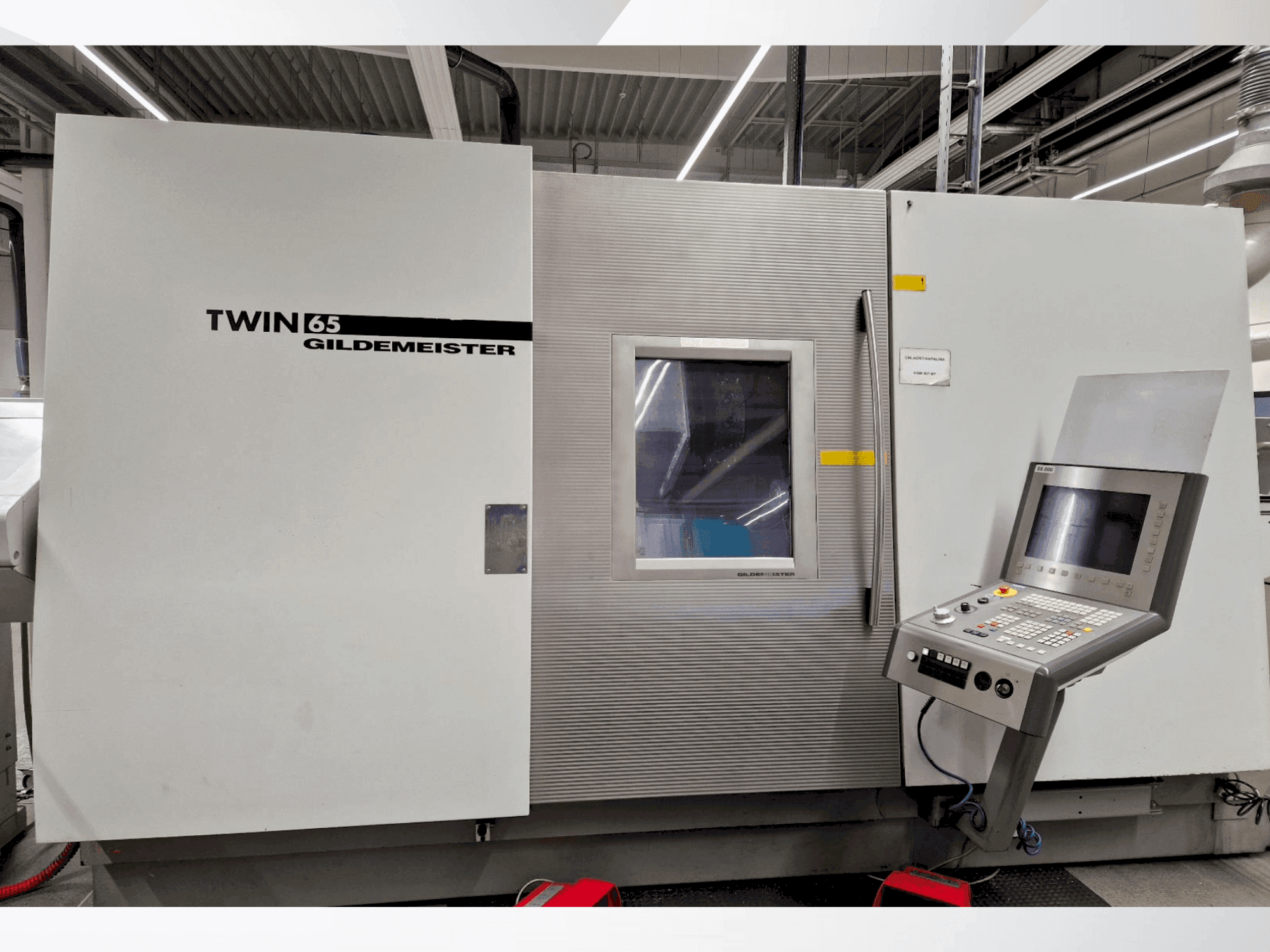 Widok z przodu maszyny Gildemeister TWIN 65 (2004)