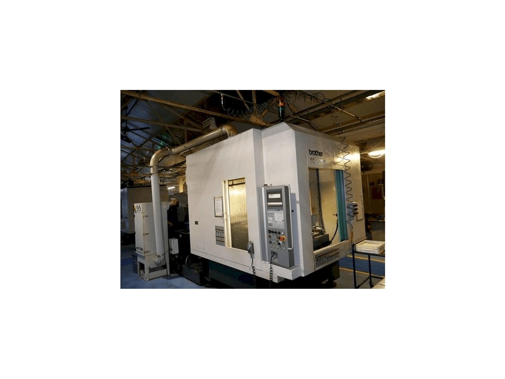 Widok z przodu maszyny Brother TC-32 BN QT