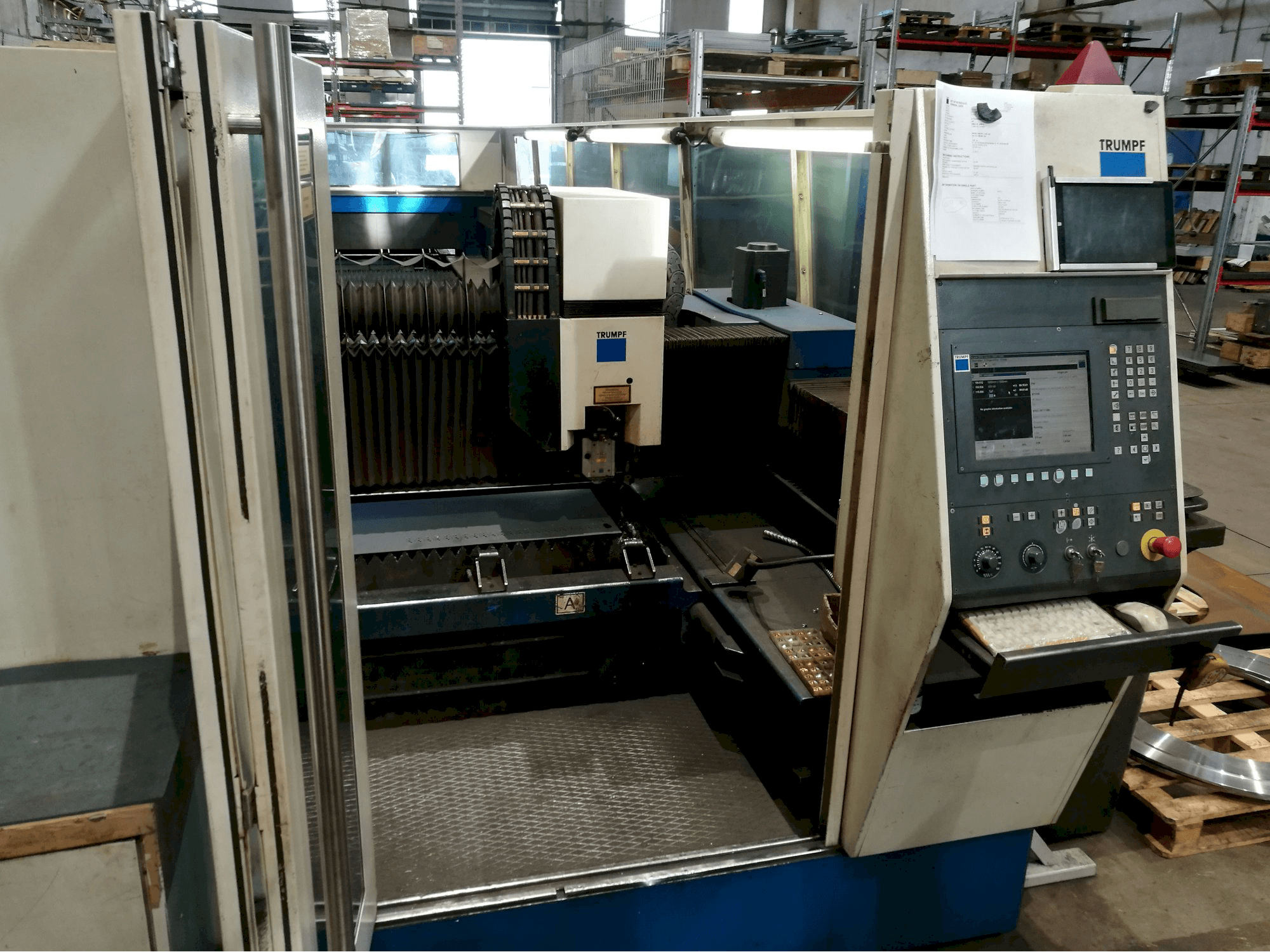 Widok z przodu maszyny Trumpf TruLaser 5060