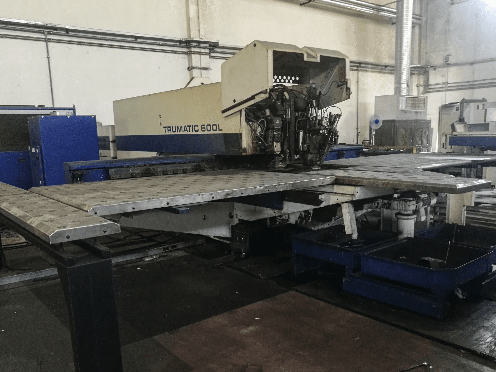 Widok z lewej maszyny Trumpf Trumatic 600L
