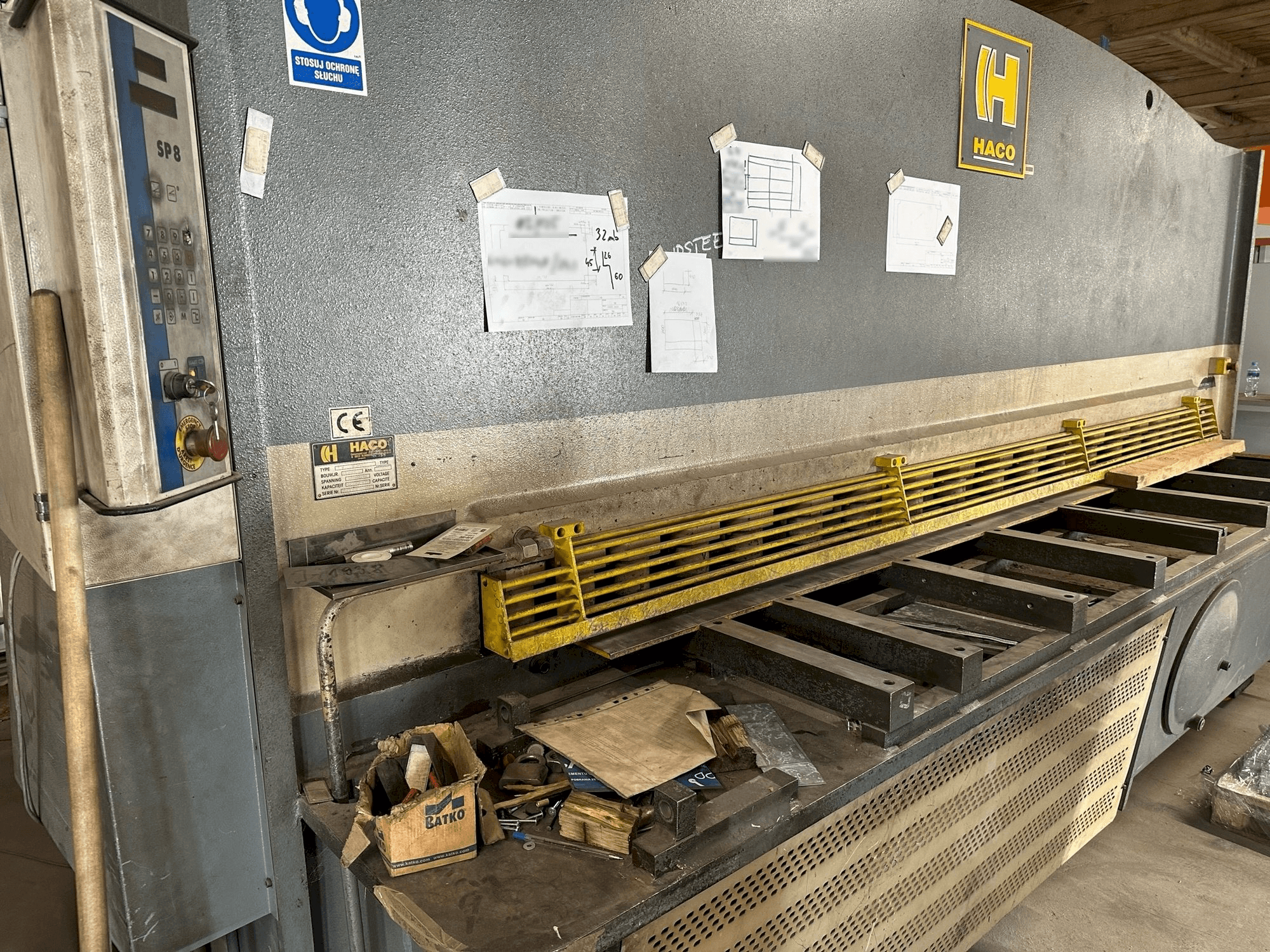 Widok z przodu maszyny HACO TS 3012